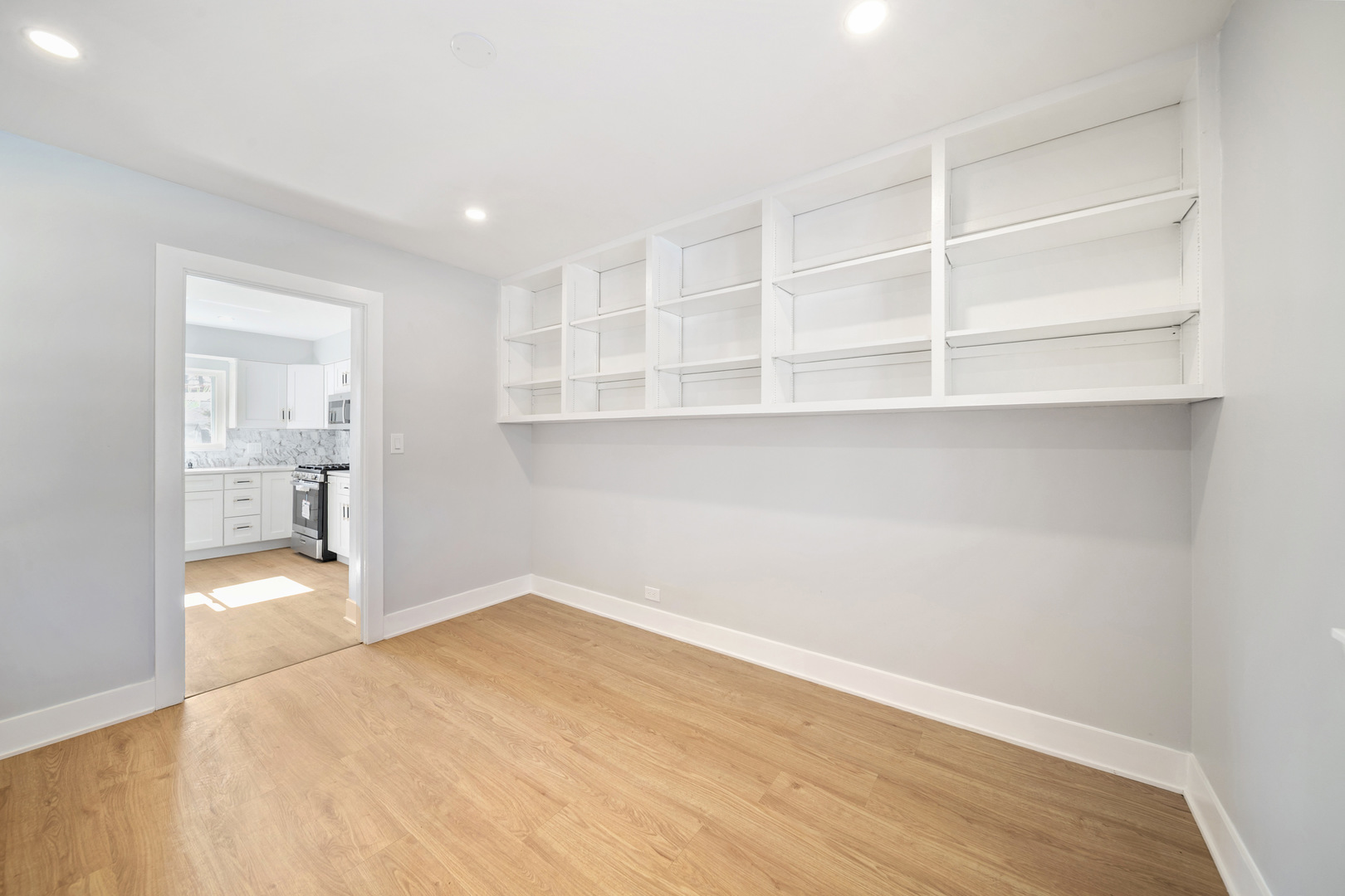 99 Essex Road, Elk Grove Village, IL 60007