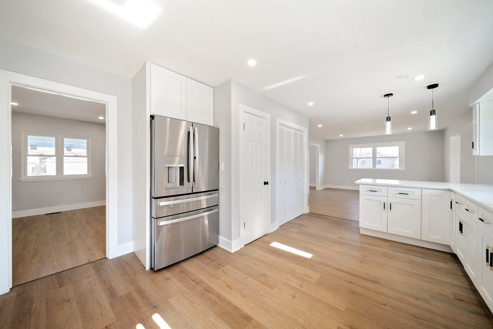 99 Essex Road, Elk Grove Village, IL 60007