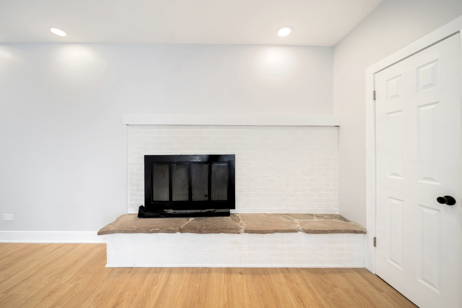 99 Essex Road, Elk Grove Village, IL 60007