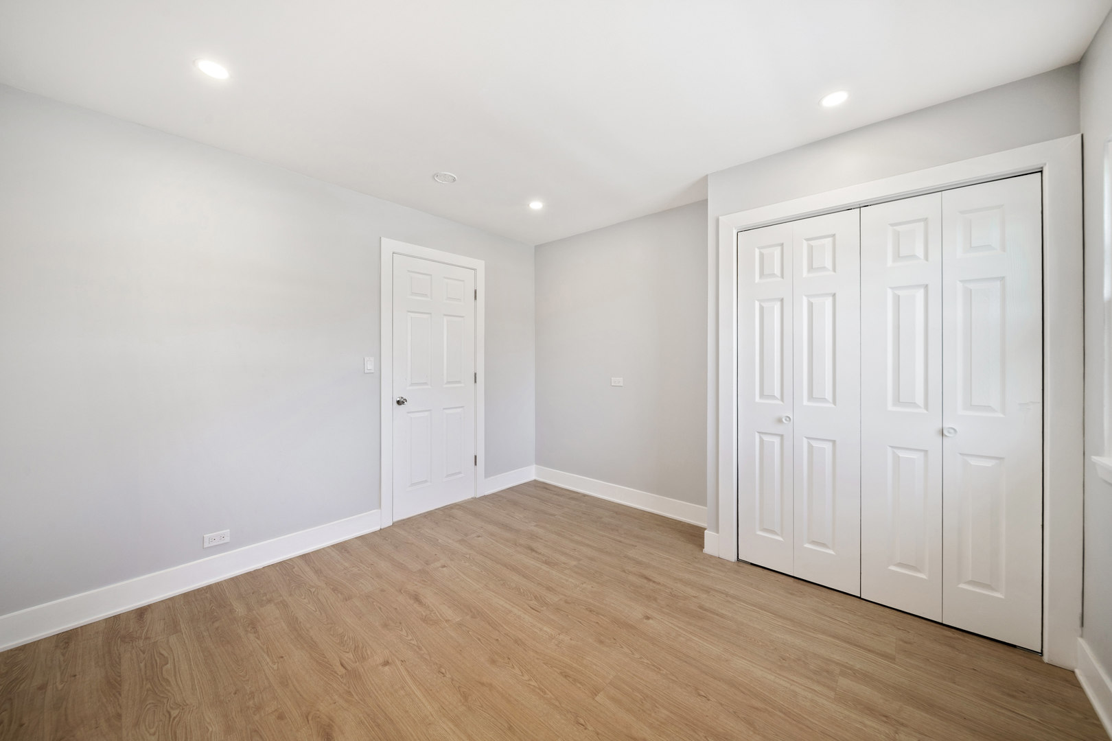 99 Essex Road, Elk Grove Village, IL 60007