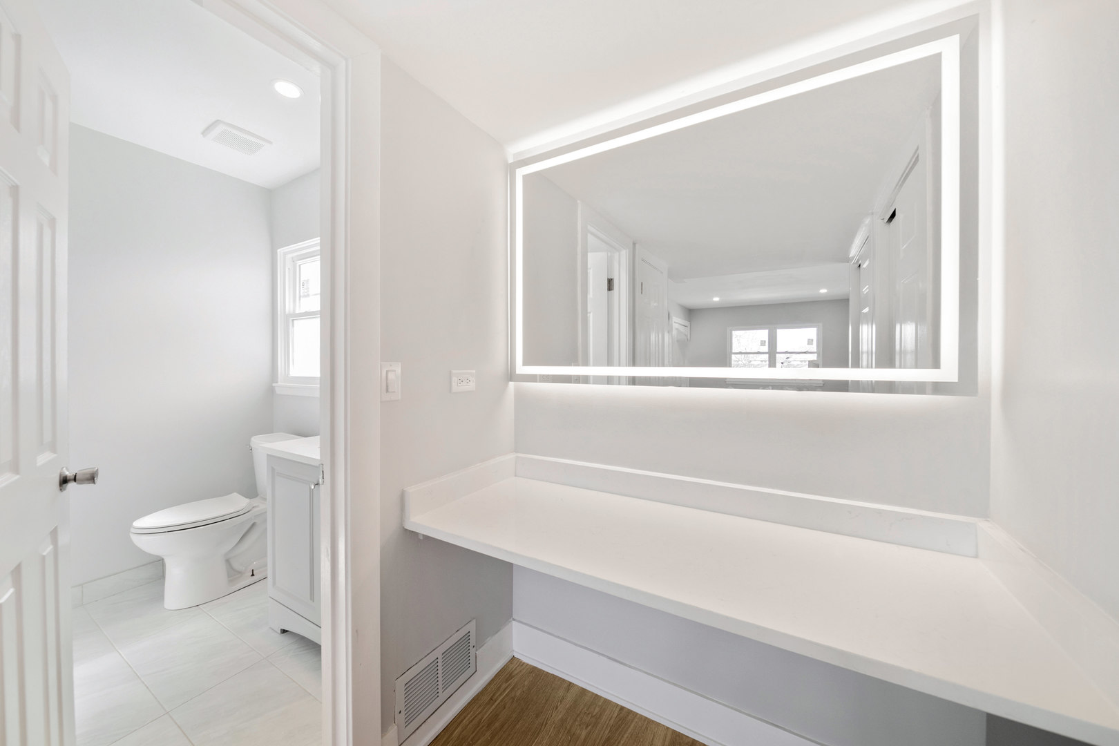 99 Essex Road, Elk Grove Village, IL 60007