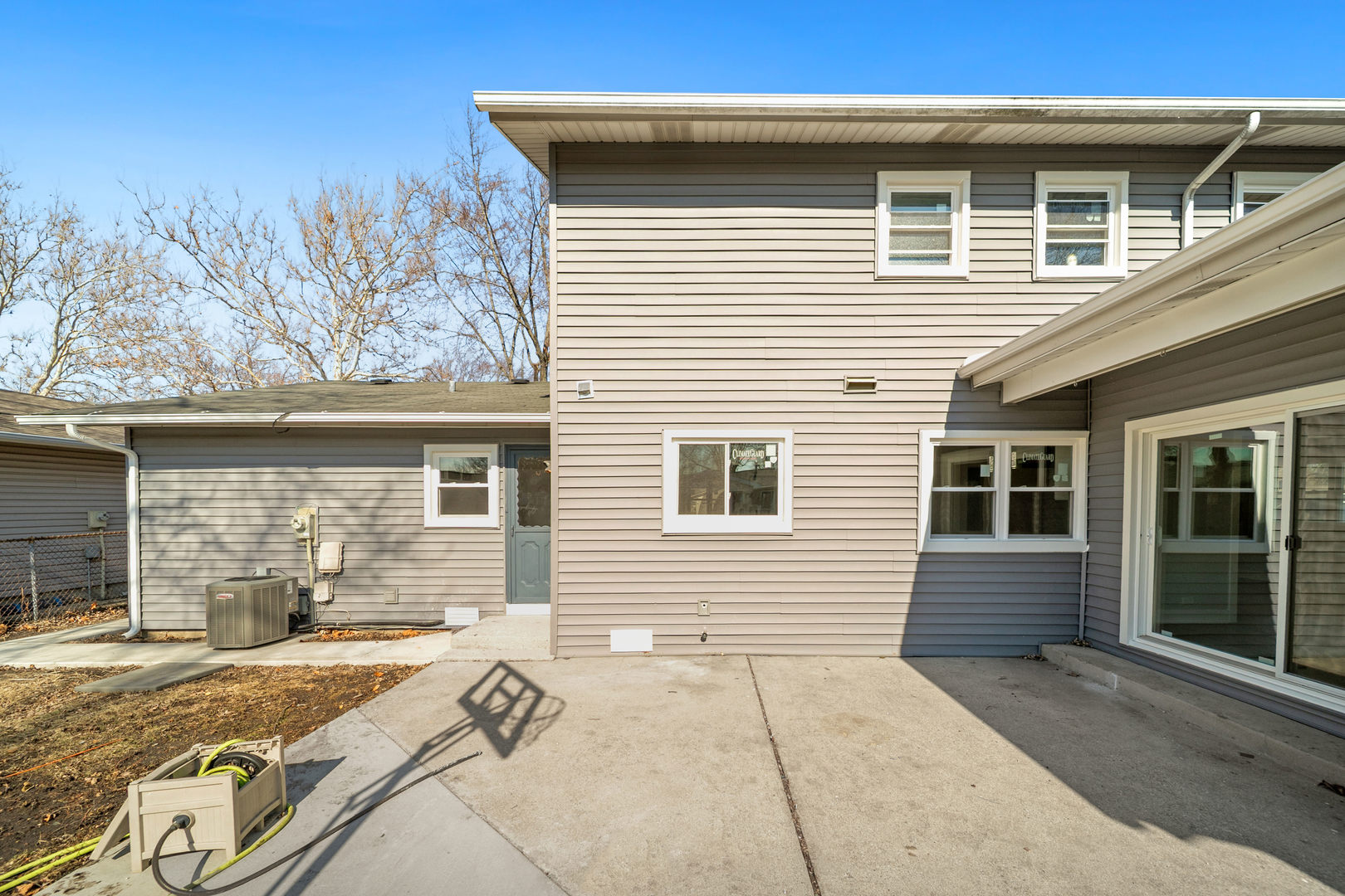 99 Essex Road, Elk Grove Village, IL 60007