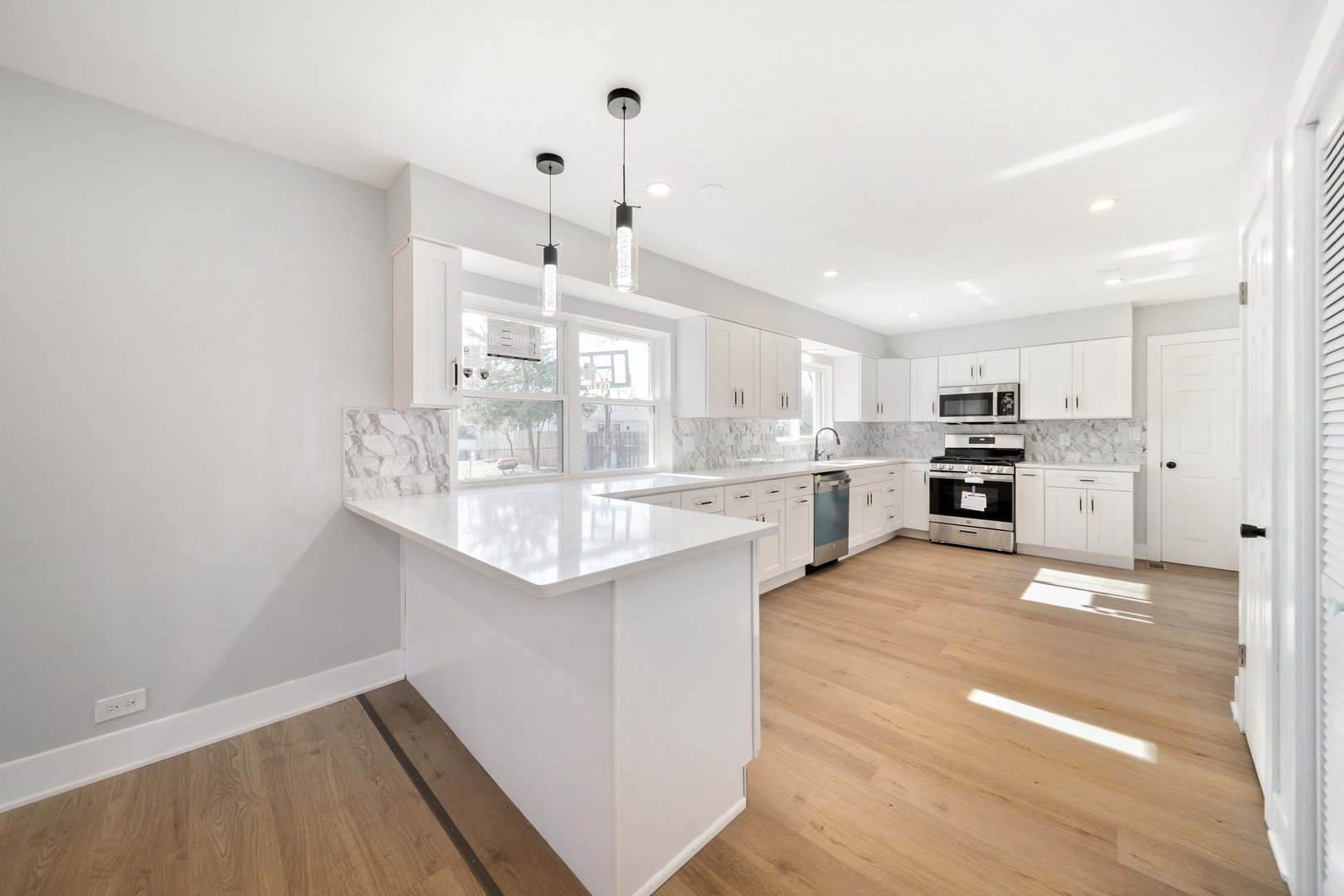 99 Essex Road, Elk Grove Village, IL 60007