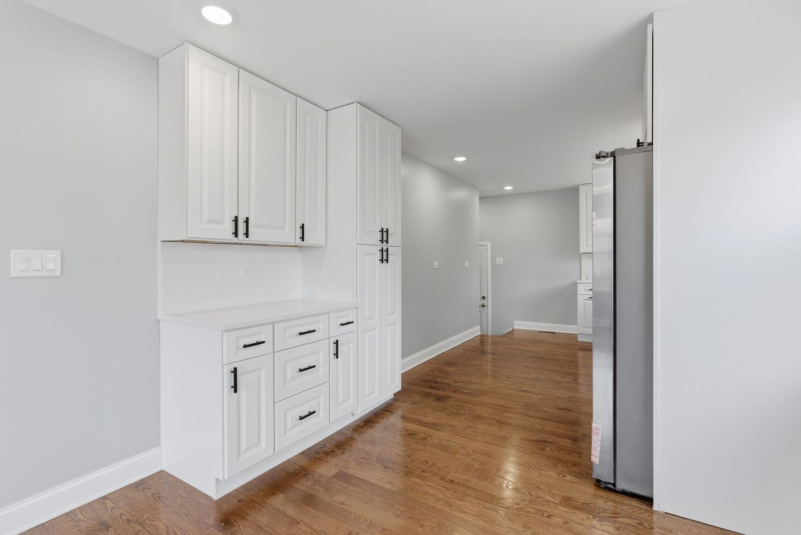 15566 Gouwens Lane, South Holland, IL 60473