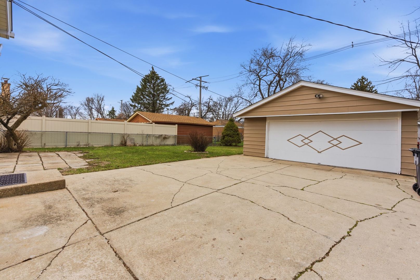 15566 Gouwens Lane, South Holland, IL 60473