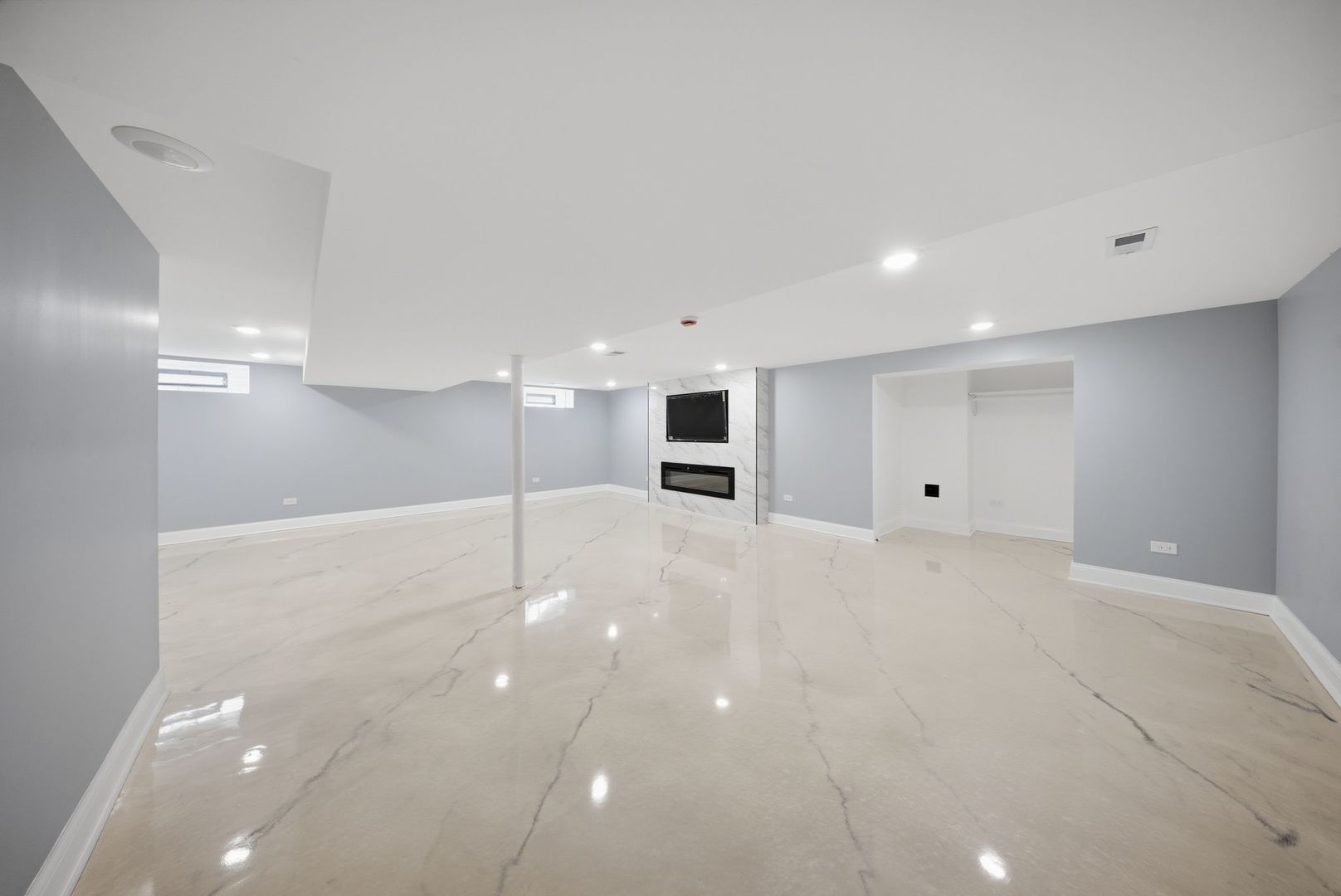 15566 Gouwens Lane, South Holland, IL 60473