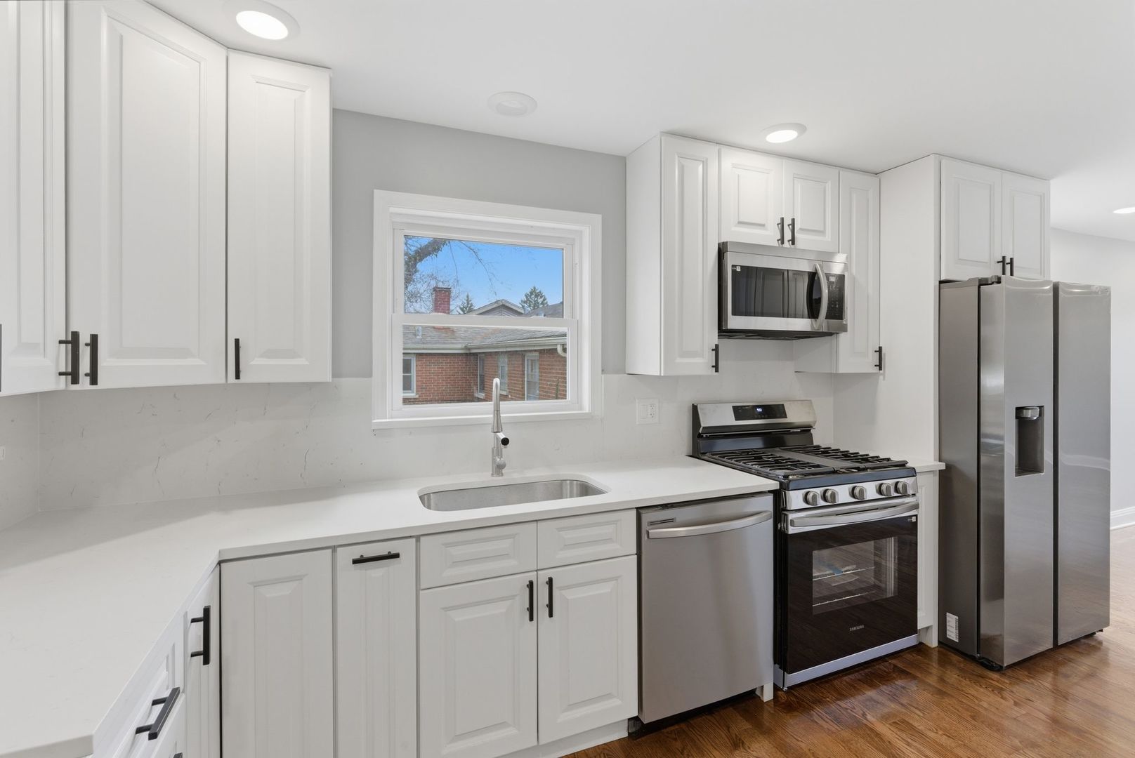 15566 Gouwens Lane, South Holland, IL 60473