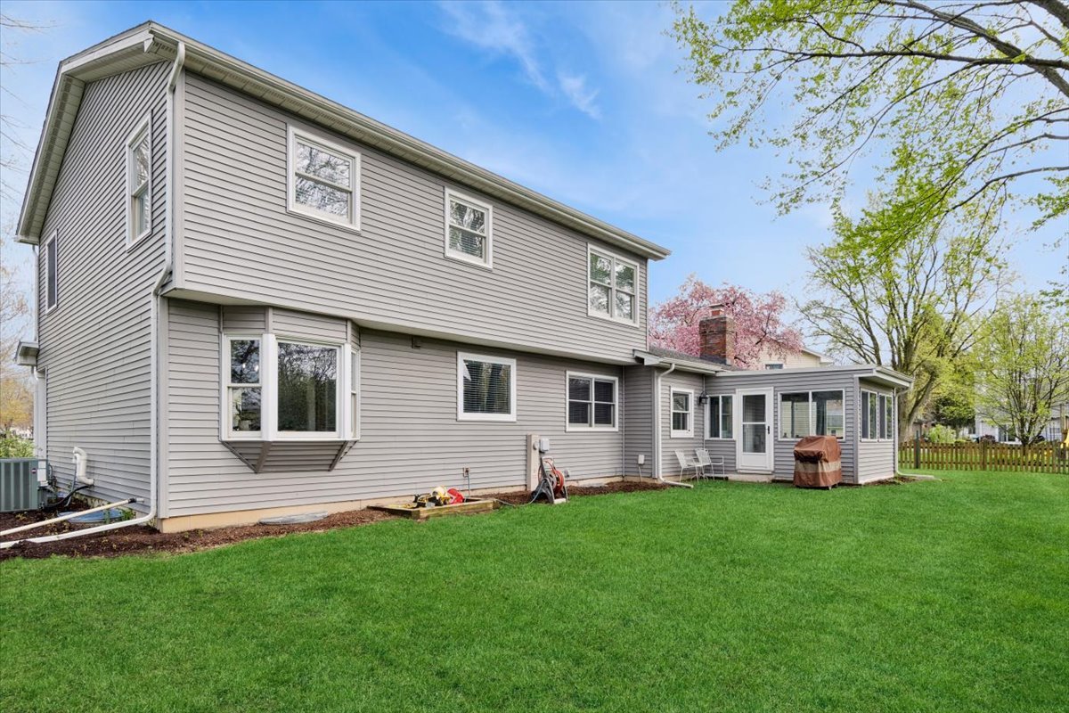 535 Apache Drive, Batavia, IL 60510