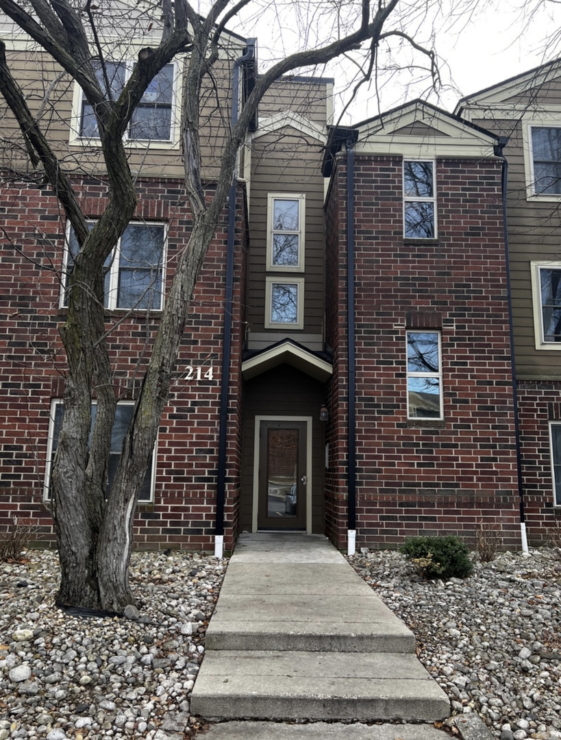 214 Glengarry Drive #201, Bloomingdale, IL 60108