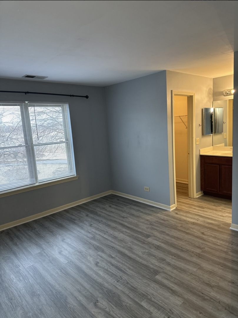 214 Glengarry Drive #201, Bloomingdale, IL 60108