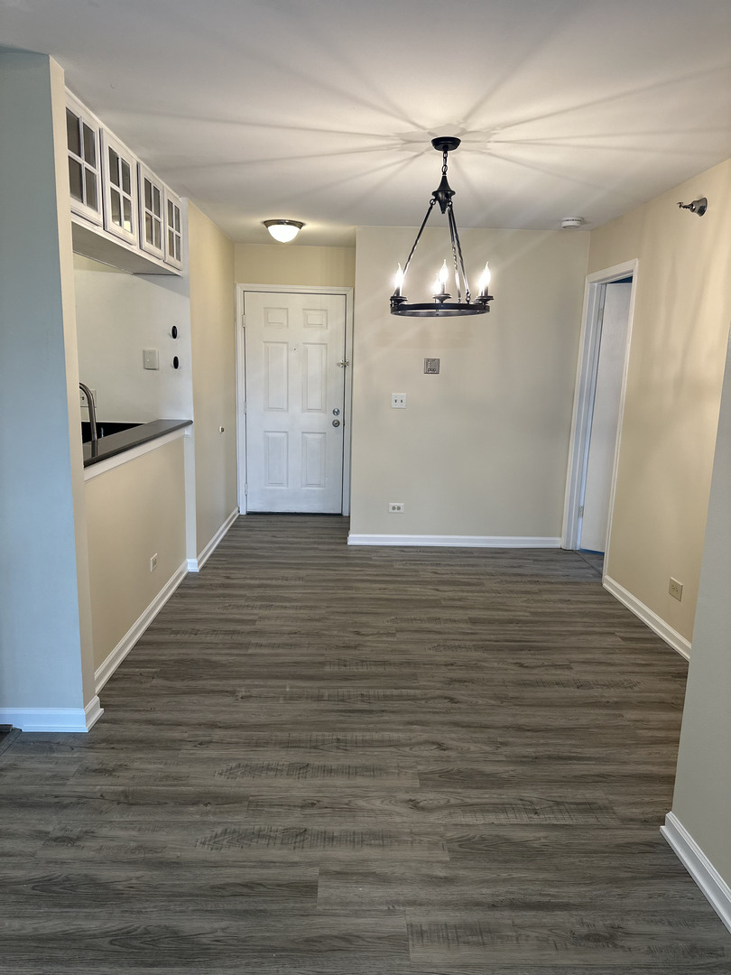 214 Glengarry Drive #201, Bloomingdale, IL 60108