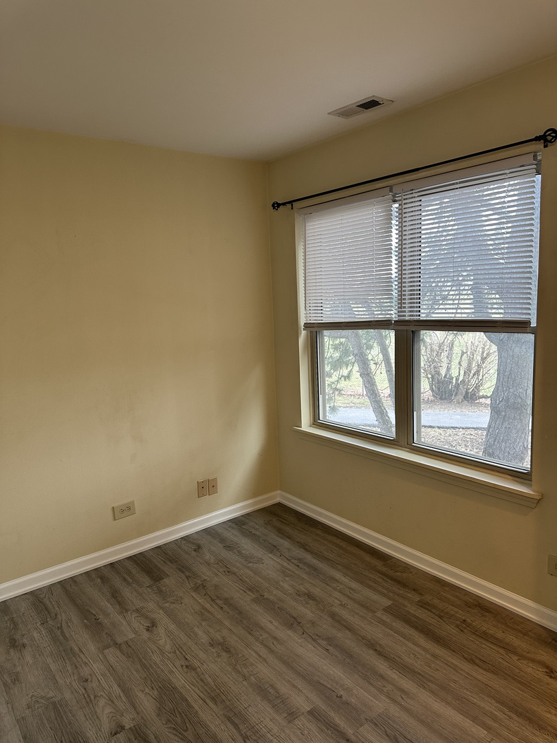 214 Glengarry Drive #201, Bloomingdale, IL 60108