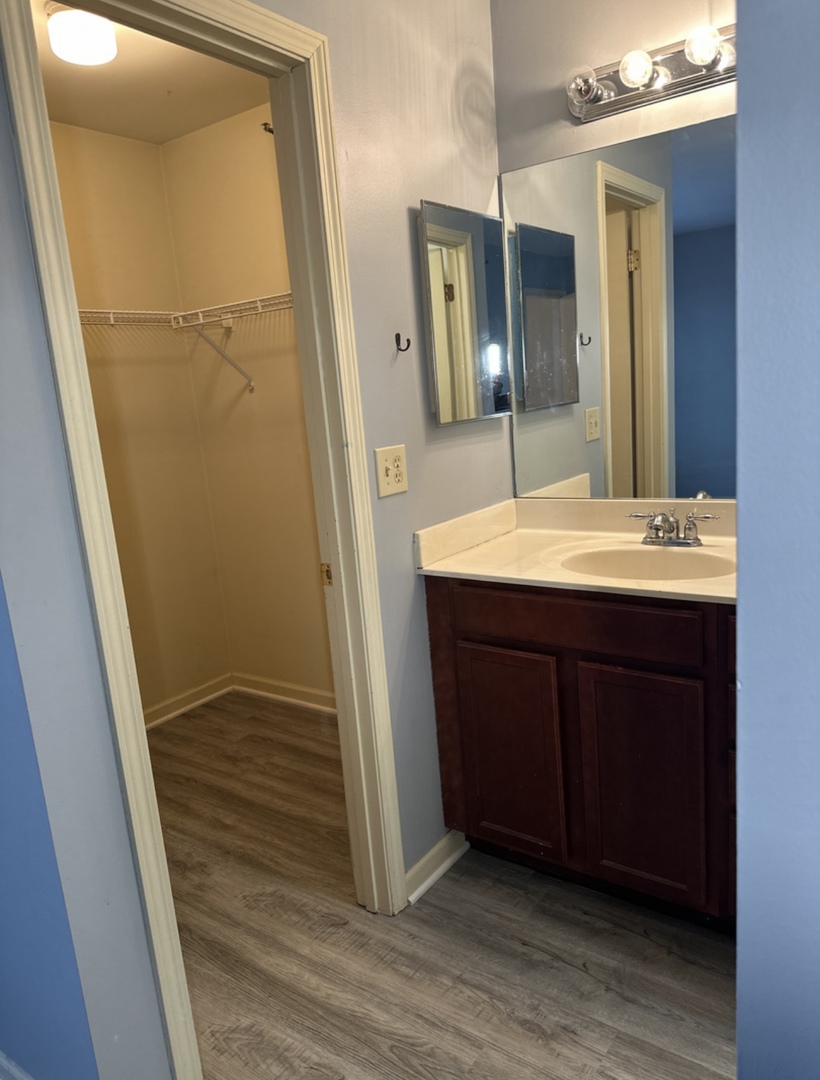 214 Glengarry Drive #201, Bloomingdale, IL 60108