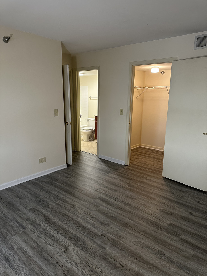 214 Glengarry Drive #201, Bloomingdale, IL 60108