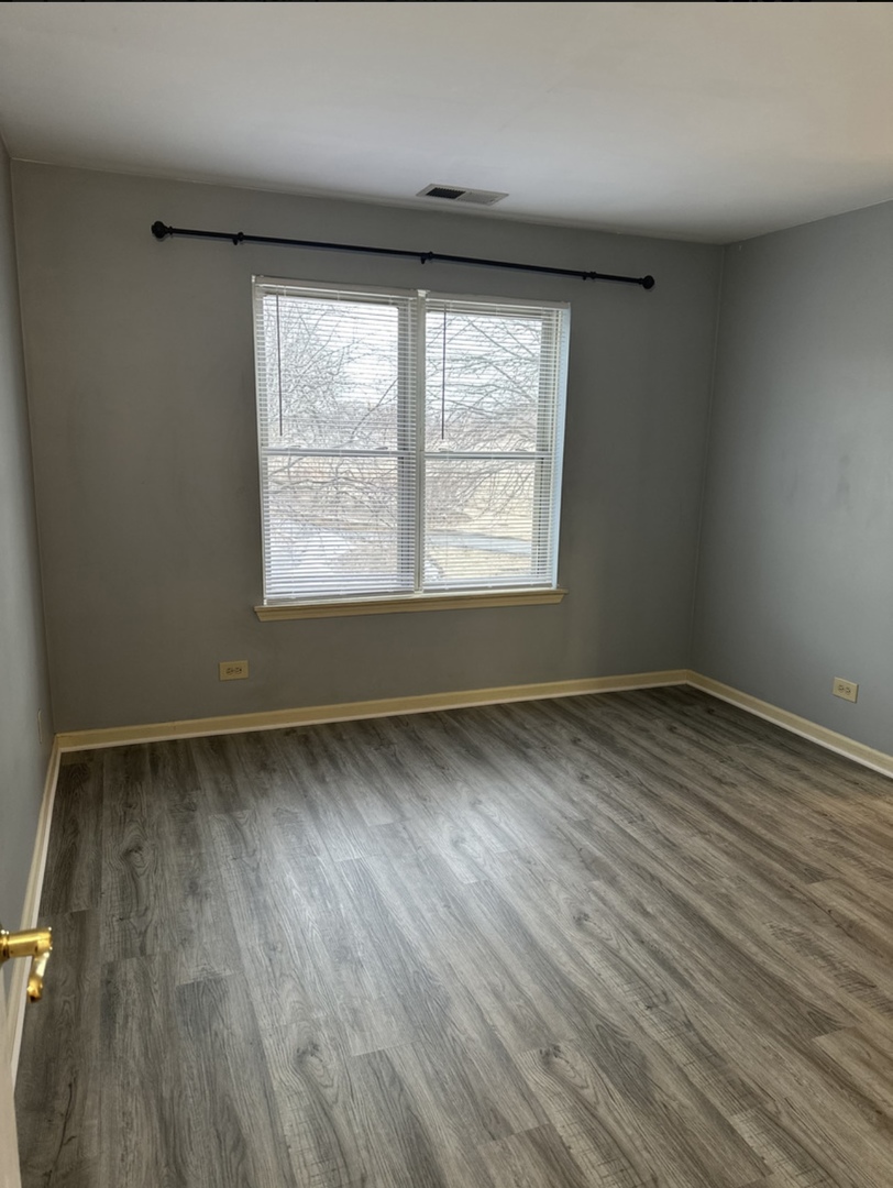 214 Glengarry Drive #201, Bloomingdale, IL 60108