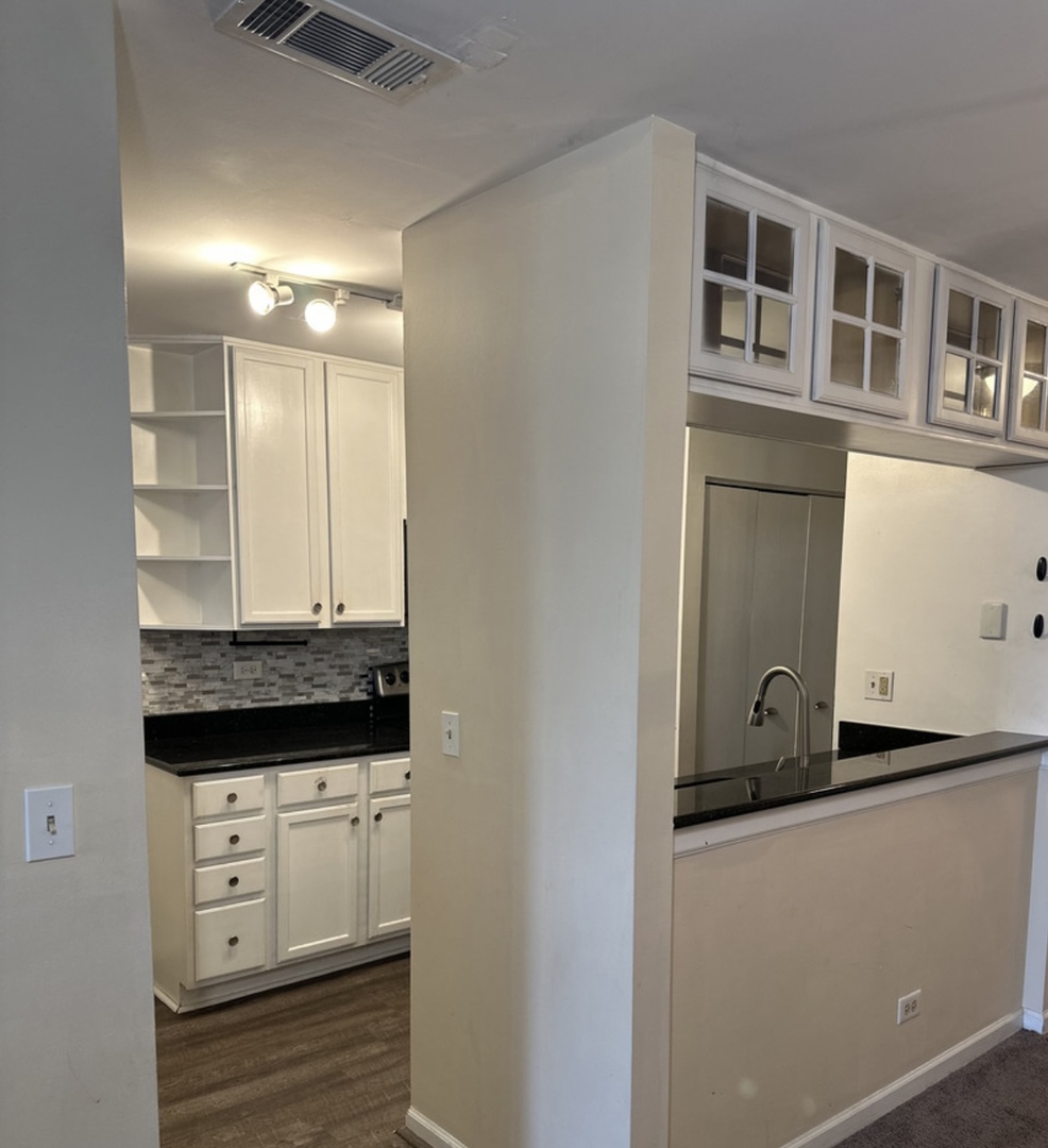 214 Glengarry Drive #201, Bloomingdale, IL 60108