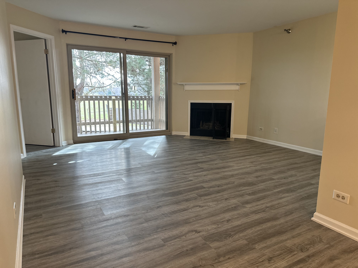 214 Glengarry Drive #201, Bloomingdale, IL 60108