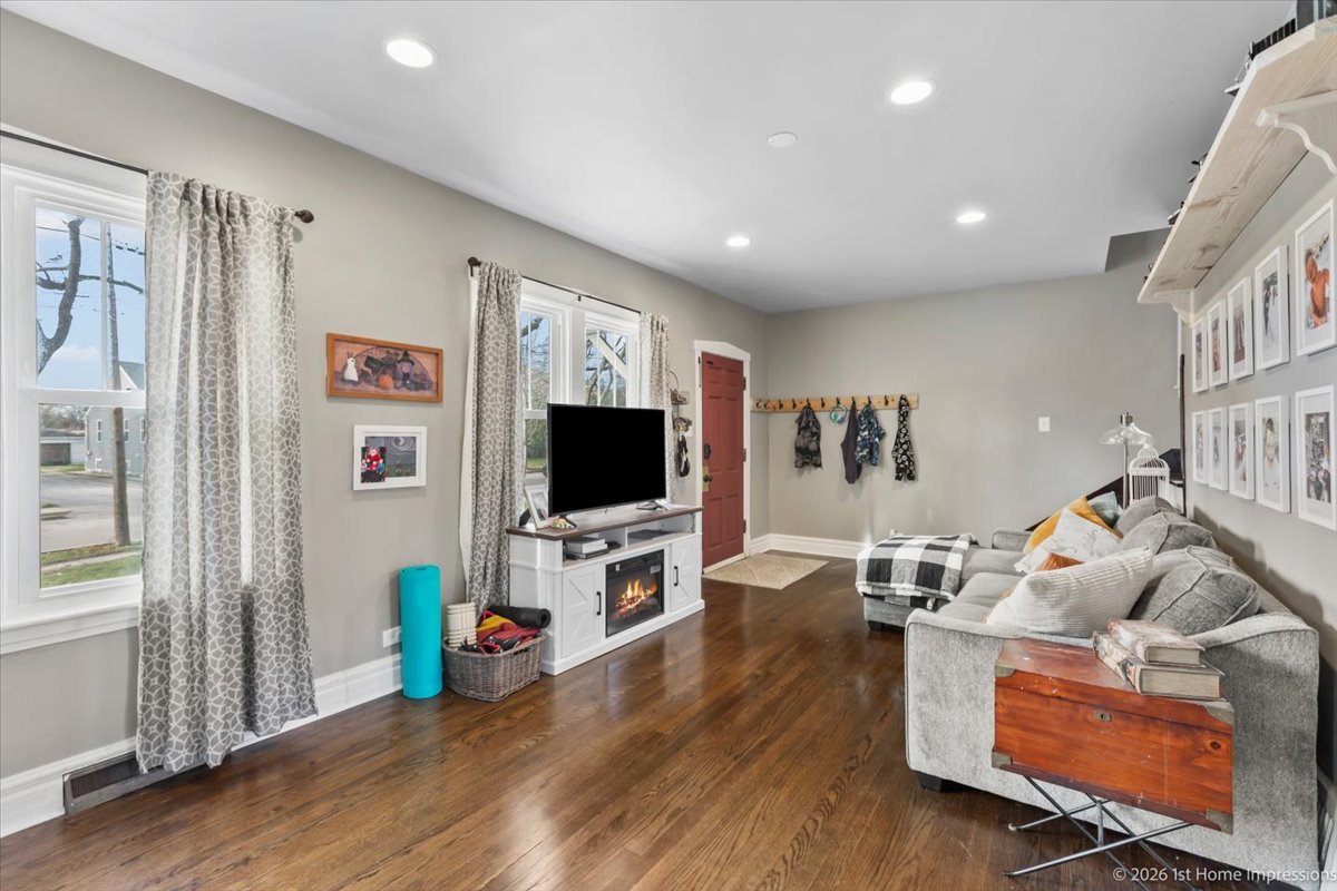 334 W School Street, Villa Park, IL 60181