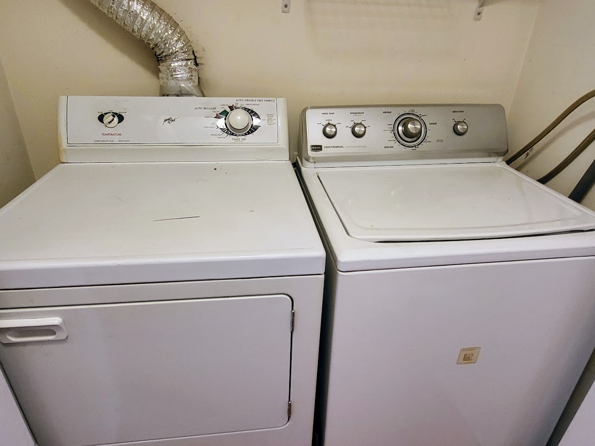 216 Ivy Court, Streamwood, IL 60107