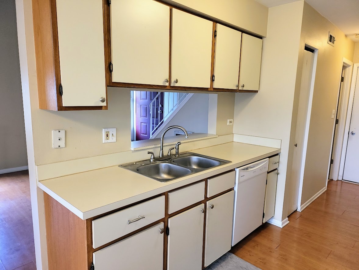 216 Ivy Court, Streamwood, IL 60107