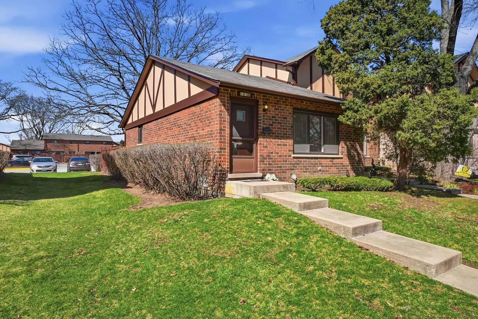1S300 Stratford Lane, Villa Park, IL 60181