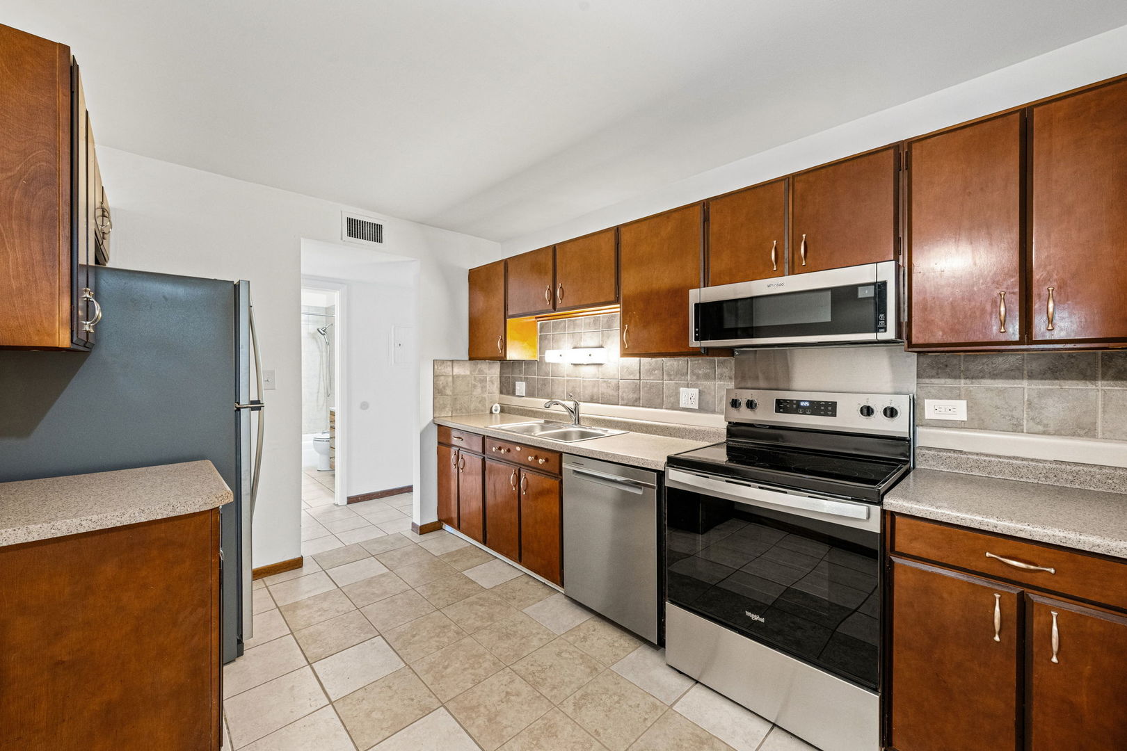 640 Murray Lane #111, Des Plaines, IL 60016