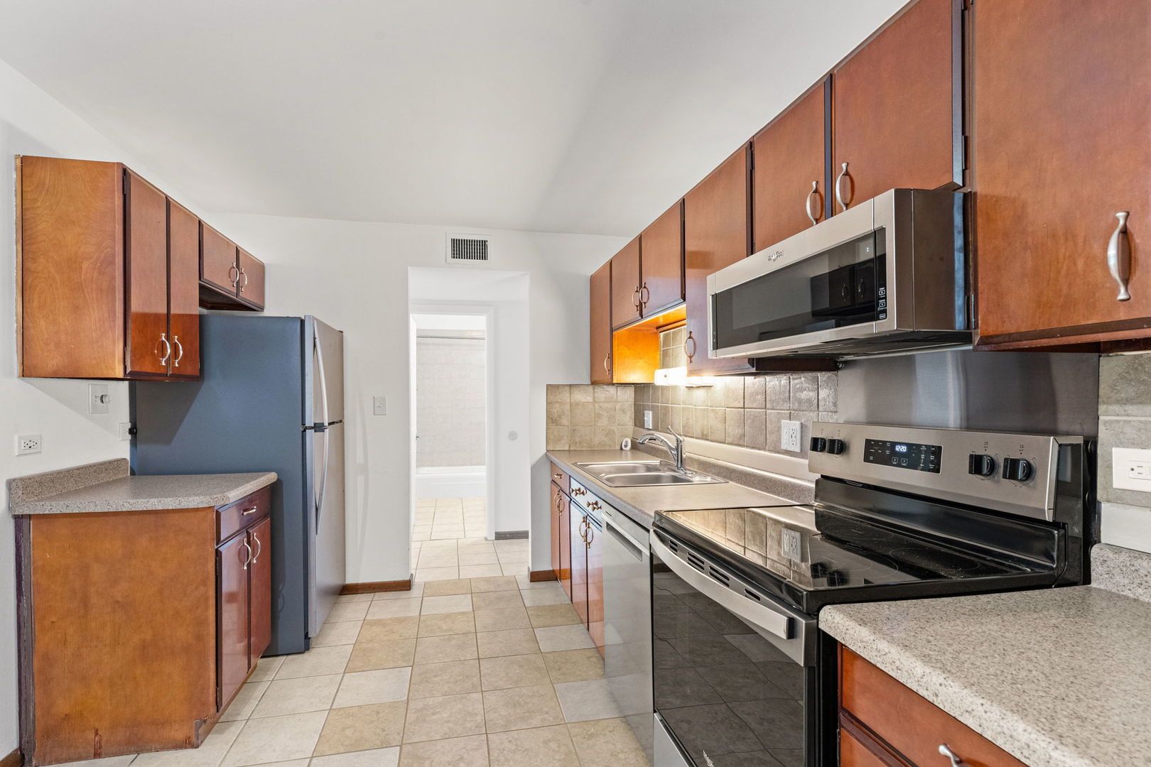 640 Murray Lane #111, Des Plaines, IL 60016