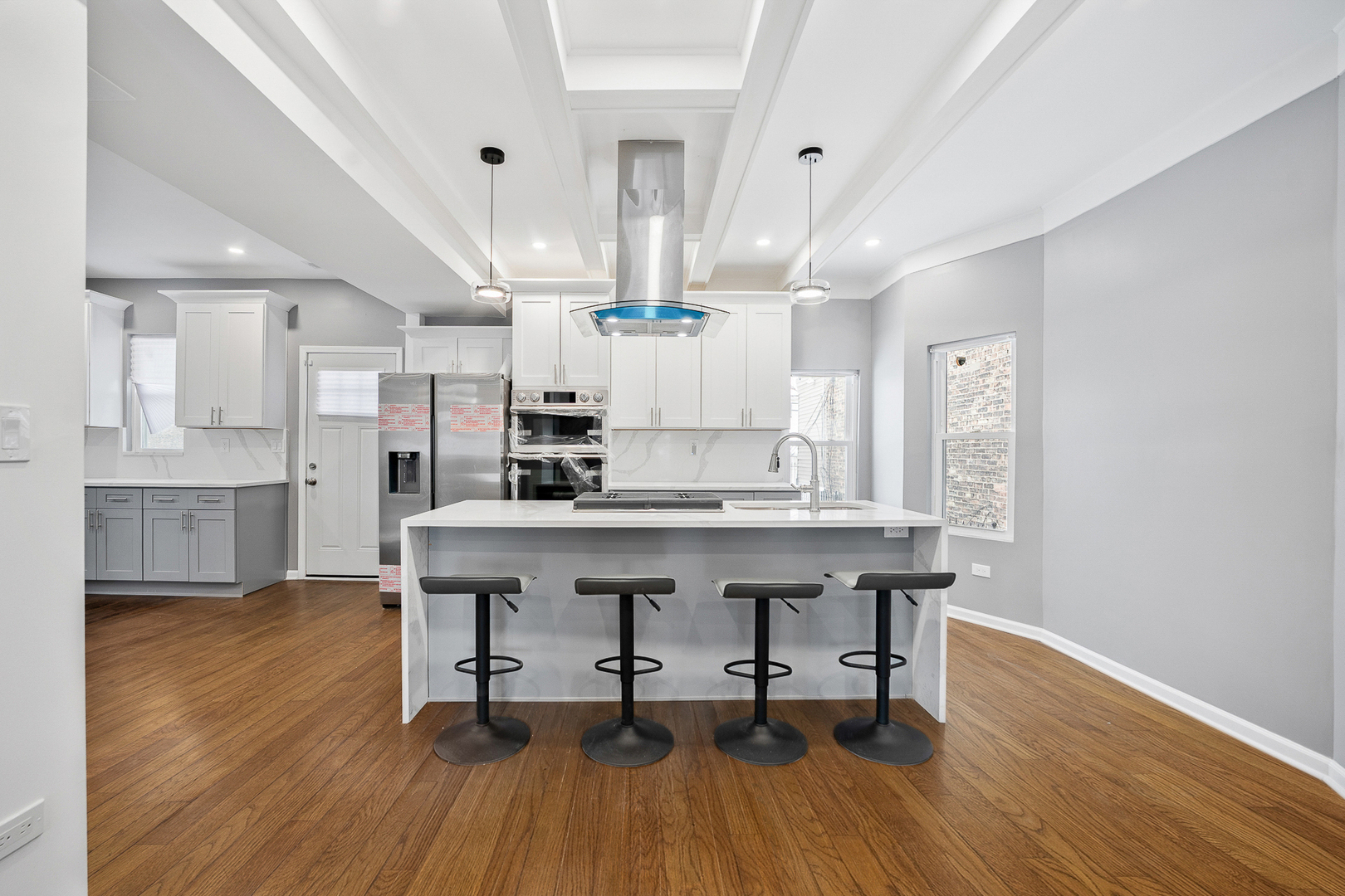 553 N Leamington Avenue, Chicago, IL 60644