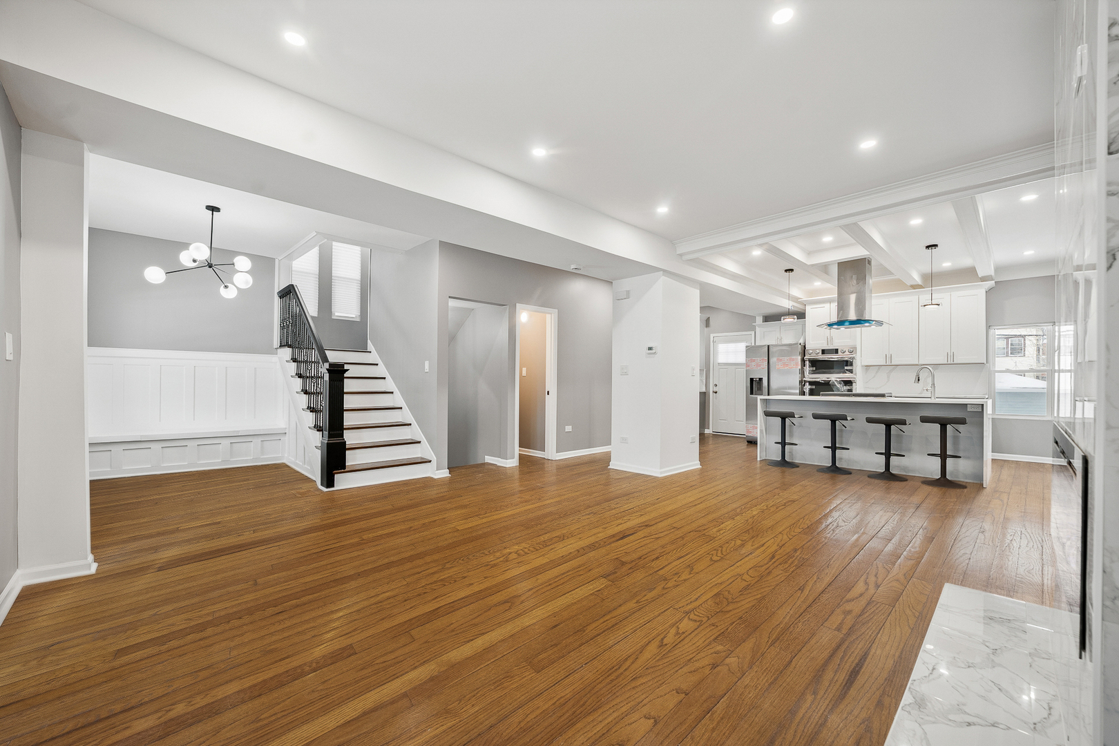 553 N Leamington Avenue, Chicago, IL 60644