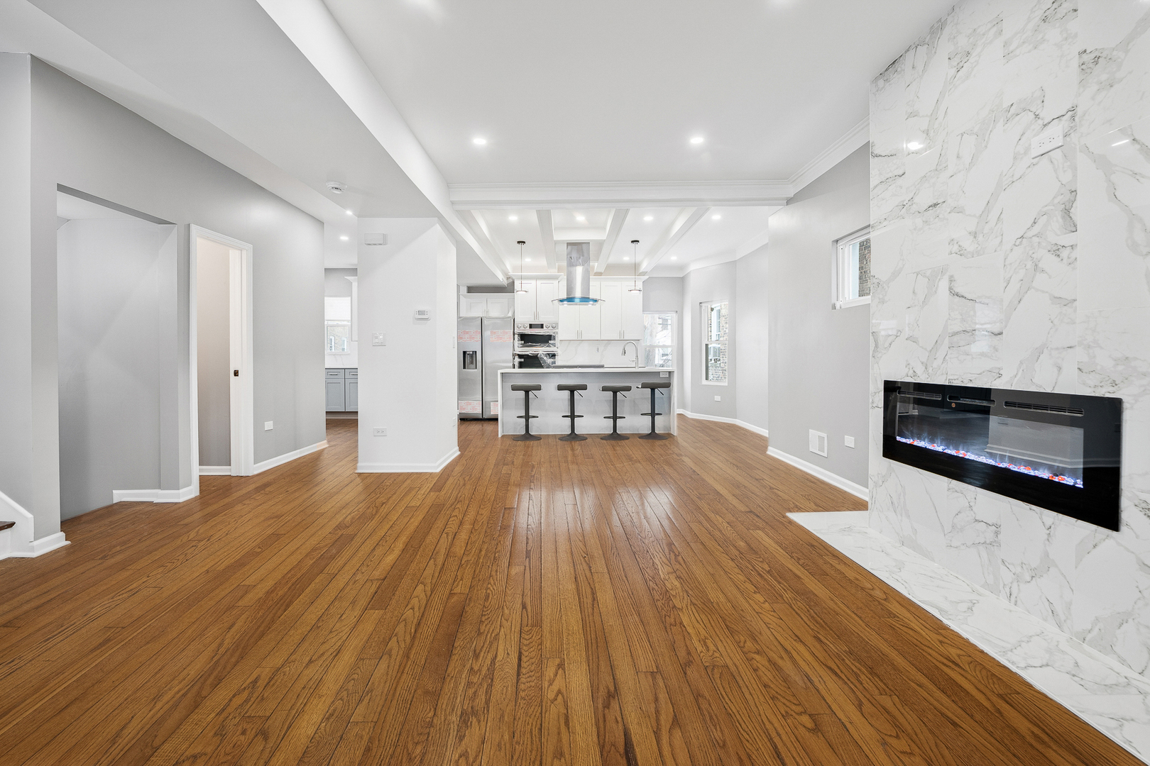 553 N Leamington Avenue, Chicago, IL 60644