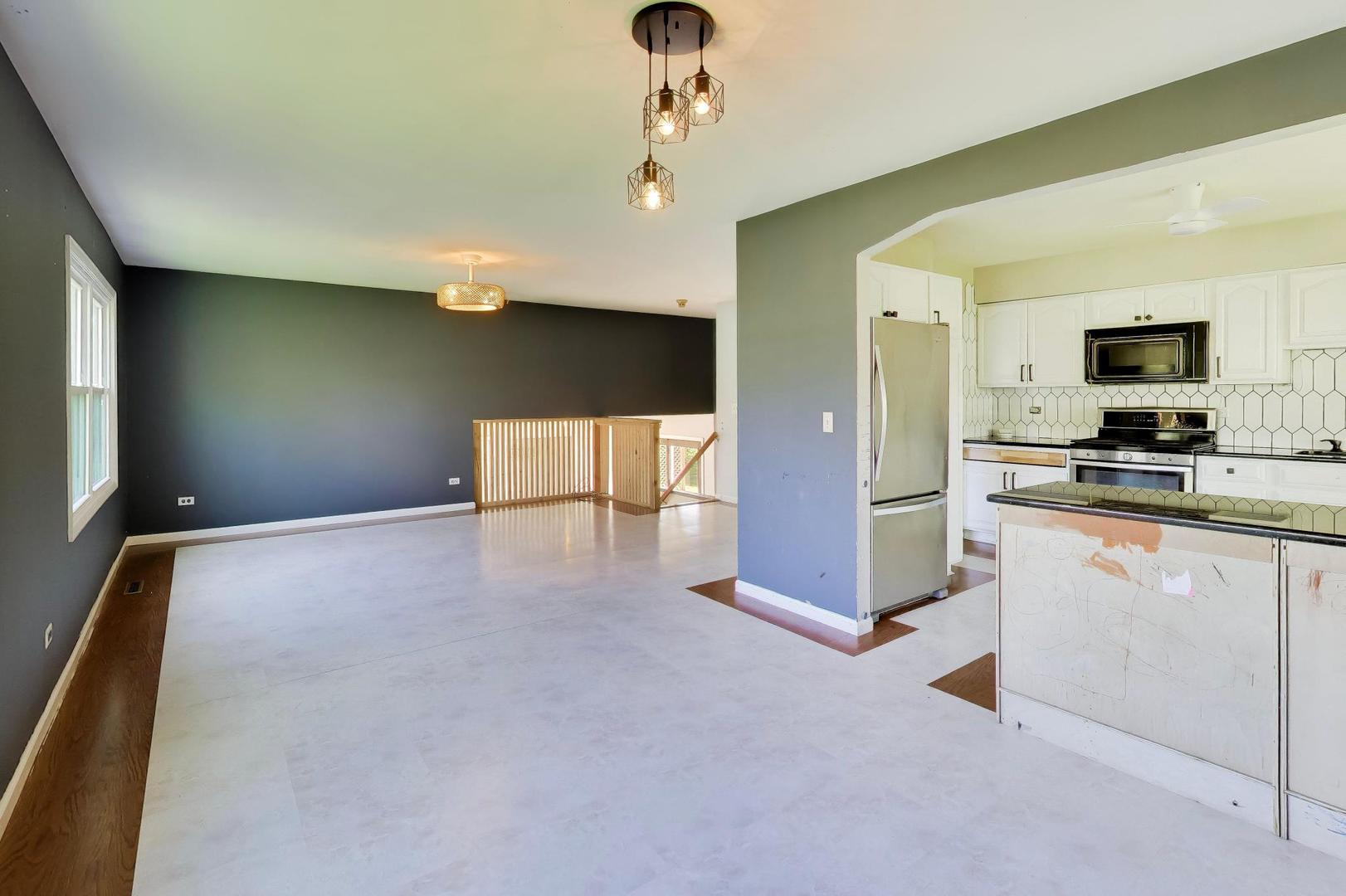 9505 Elm Lane, Crystal Lake, IL 60014