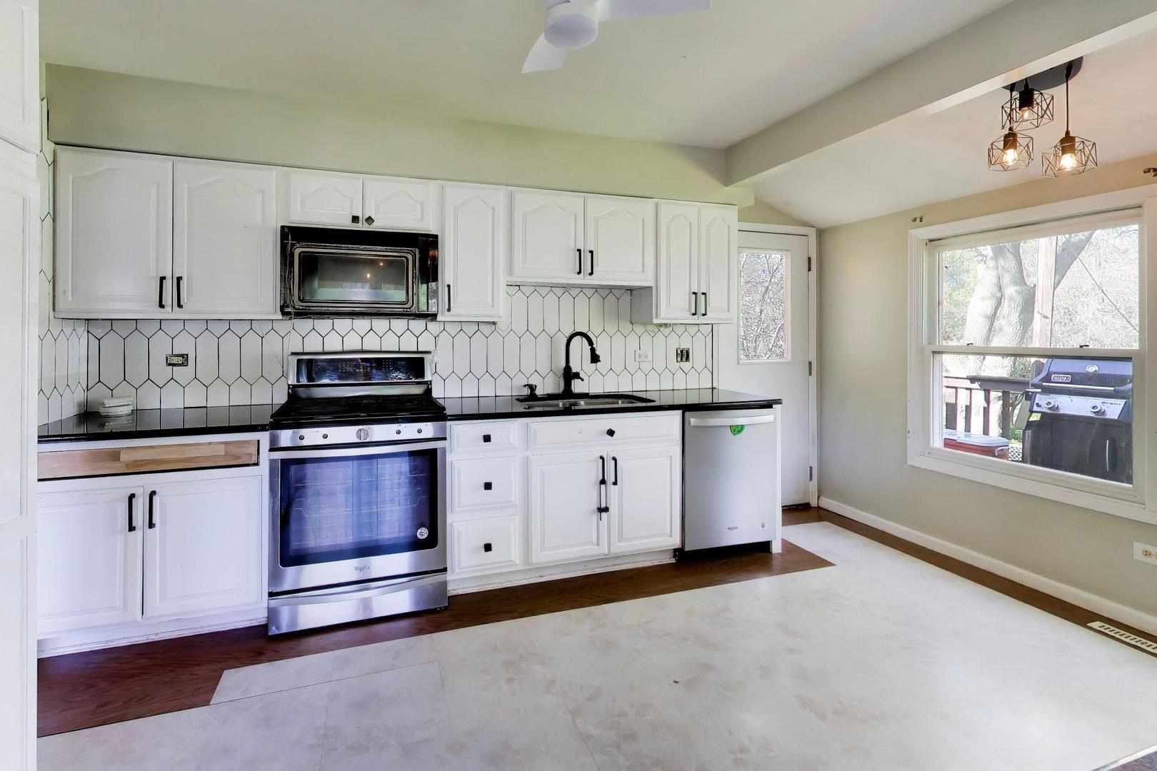 9505 Elm Lane, Crystal Lake, IL 60014