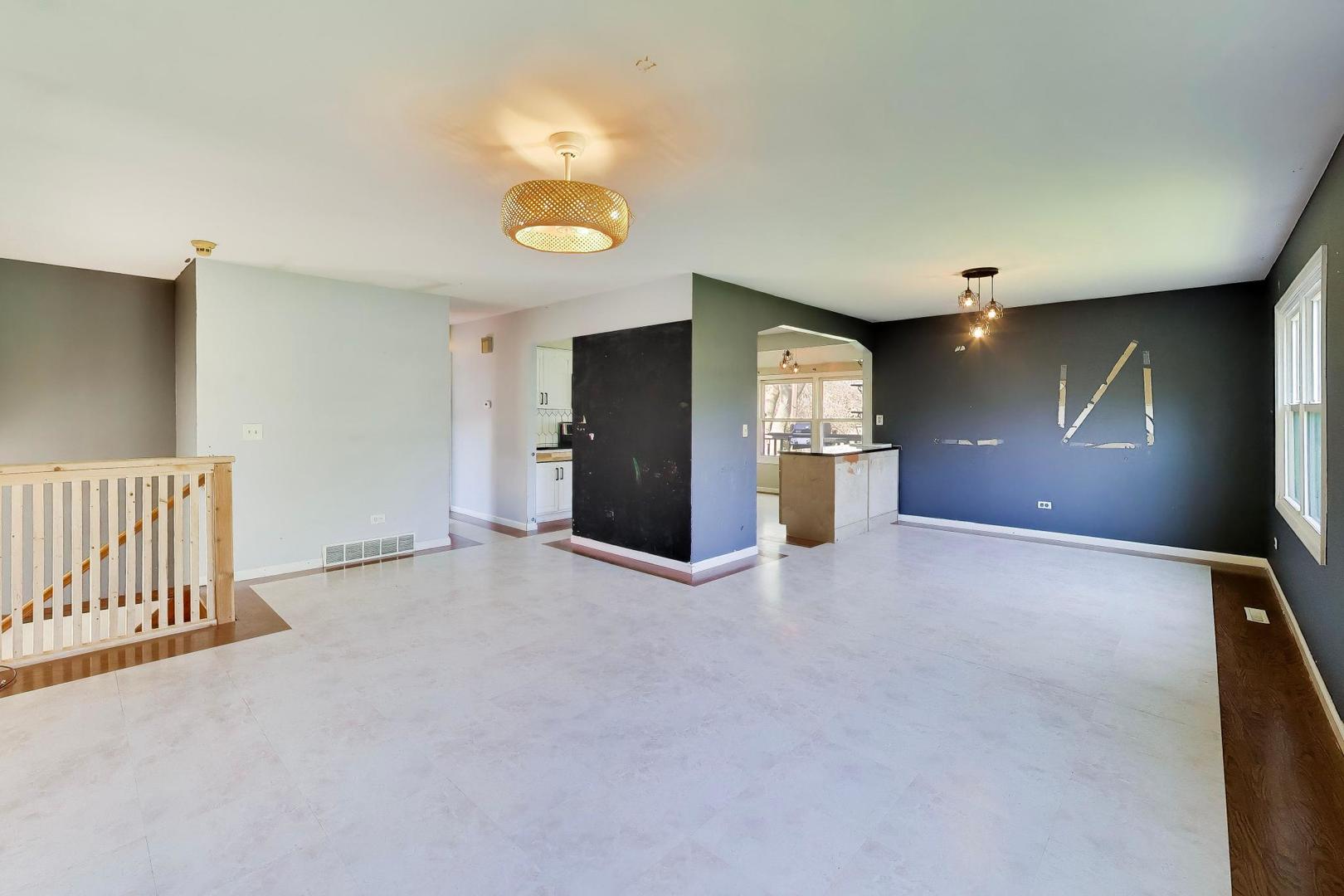 9505 Elm Lane, Crystal Lake, IL 60014