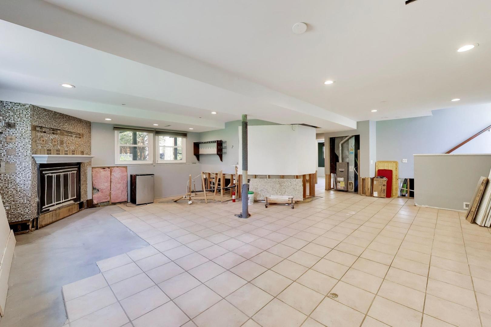 9505 Elm Lane, Crystal Lake, IL 60014