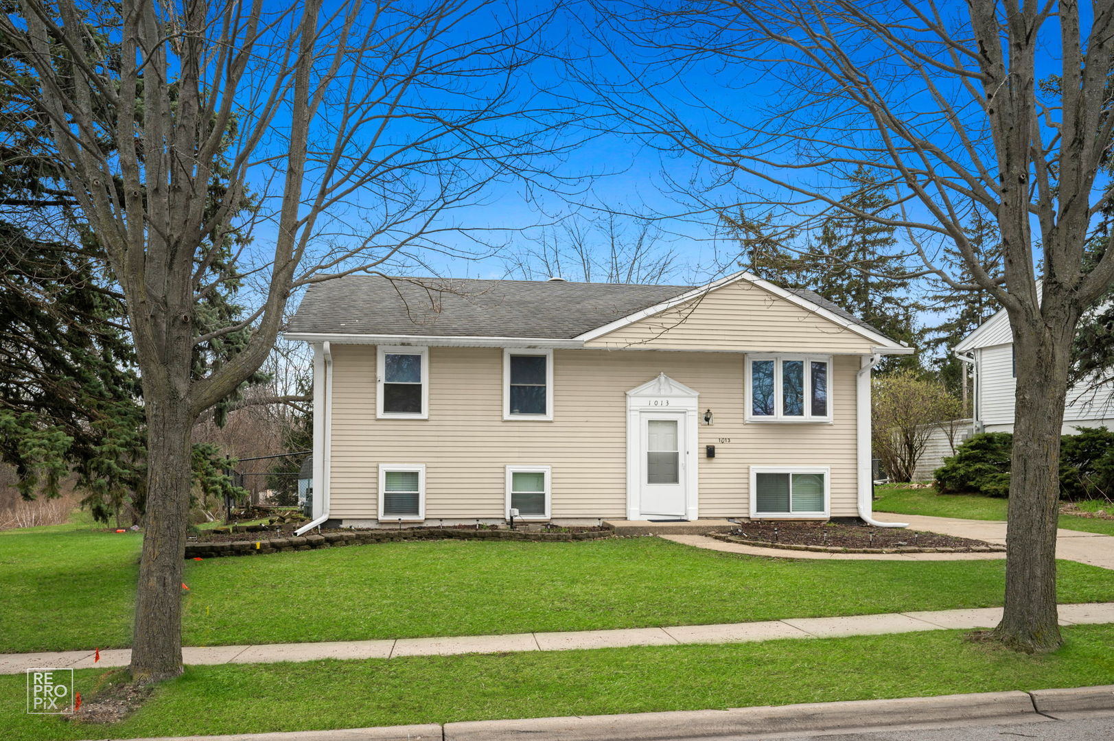 1013 SUNNYDALE Boulevard, Streamwood, IL 60107