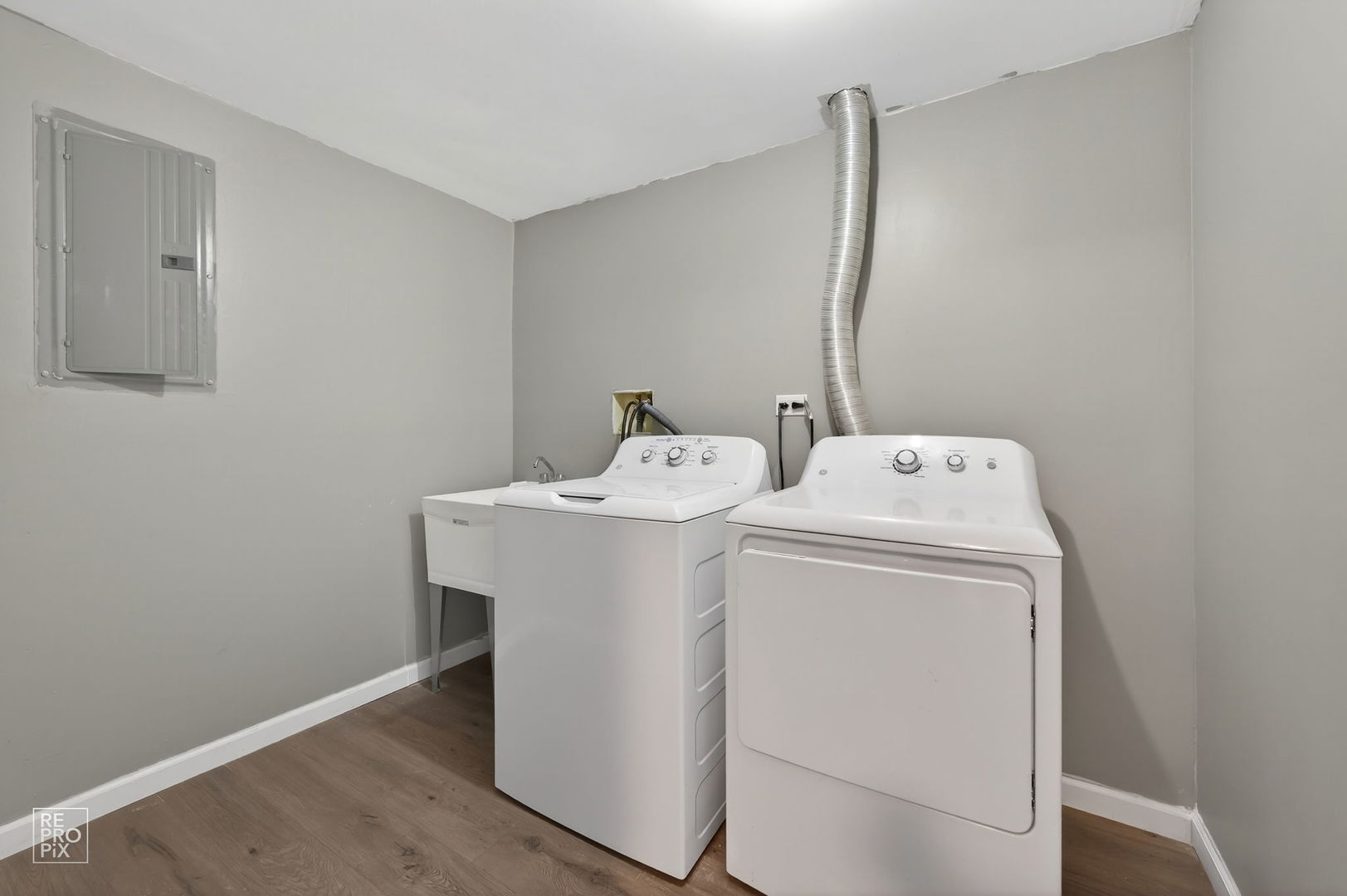 1013 SUNNYDALE Boulevard, Streamwood, IL 60107