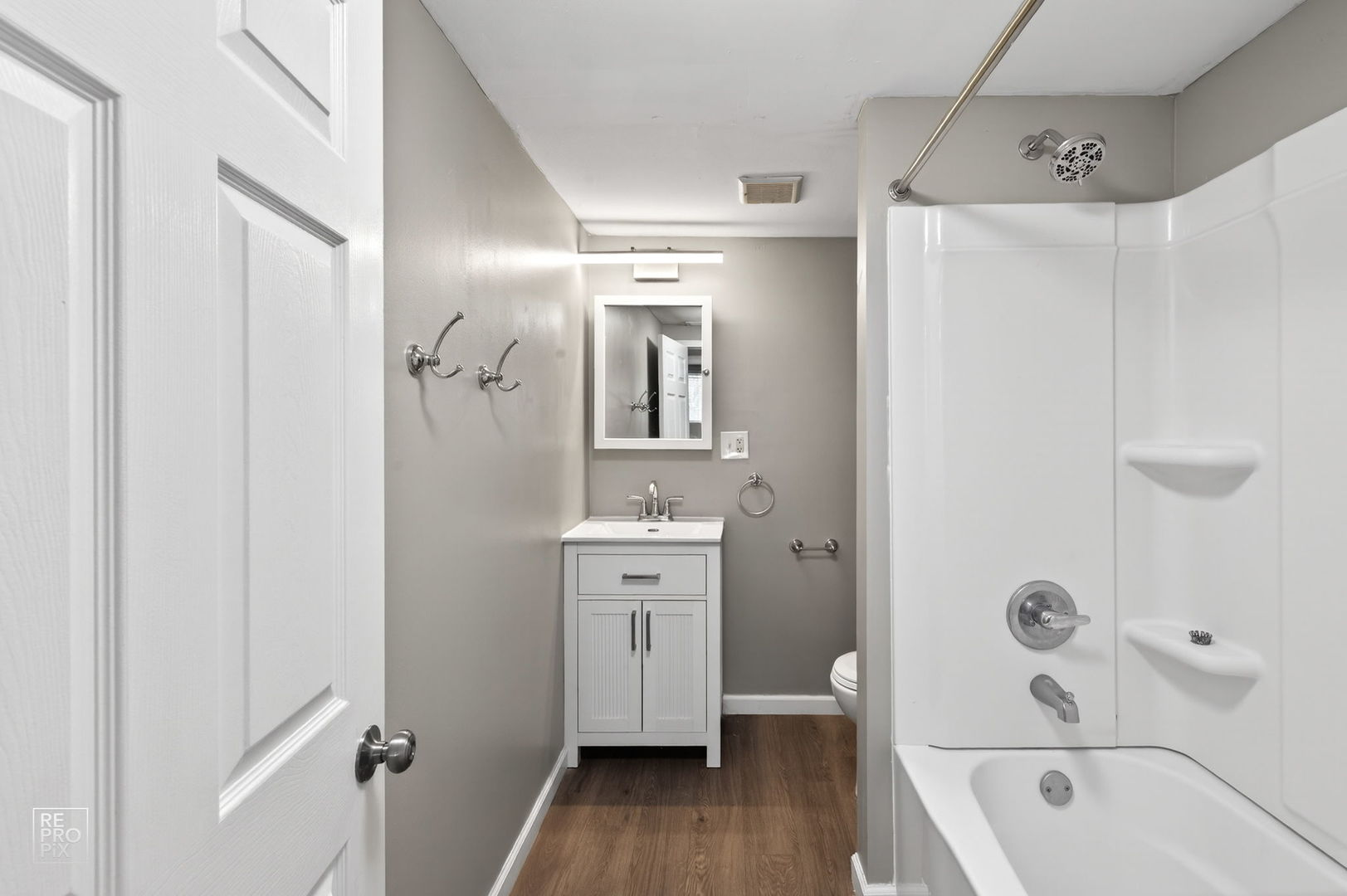 1013 SUNNYDALE Boulevard, Streamwood, IL 60107