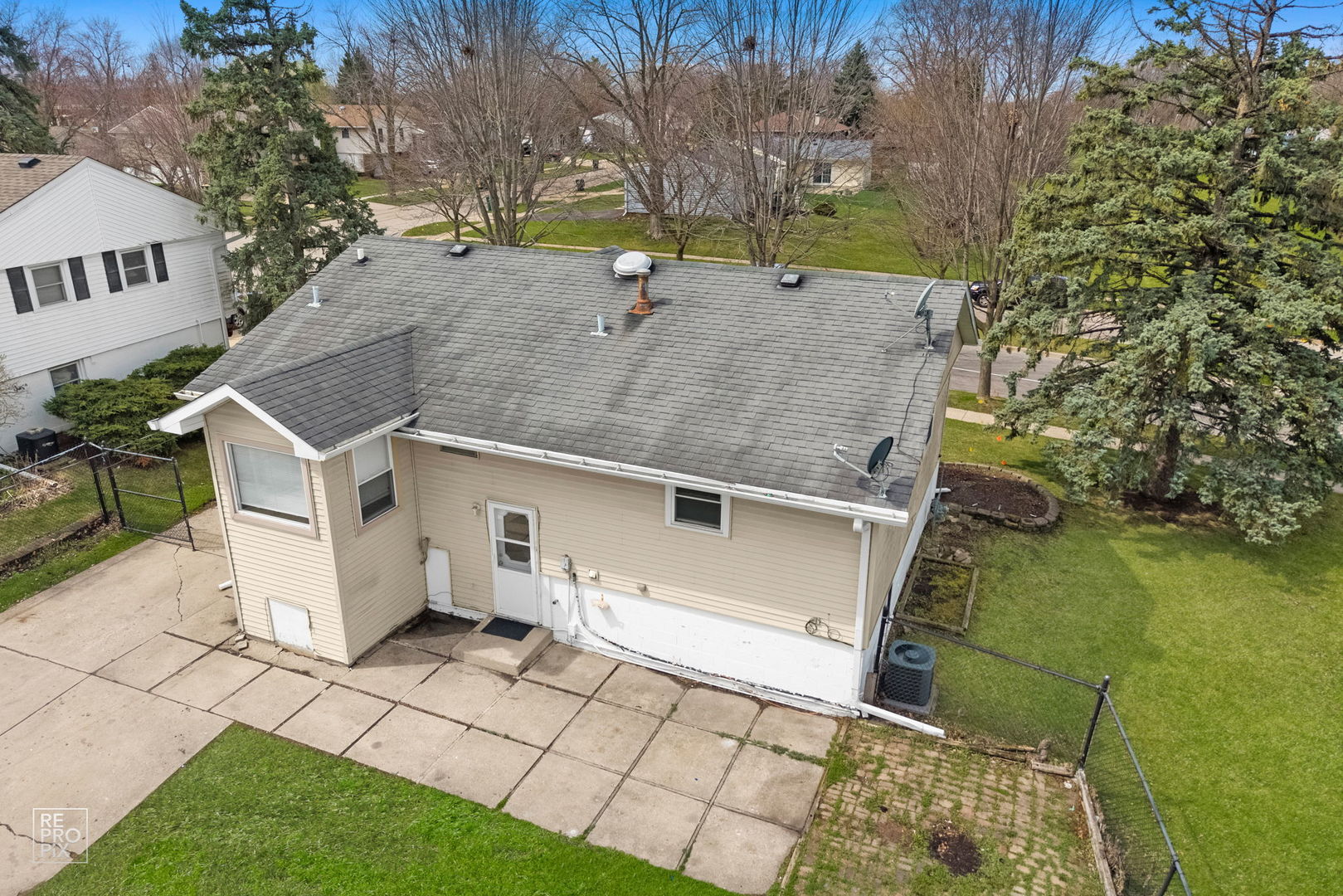 1013 SUNNYDALE Boulevard, Streamwood, IL 60107