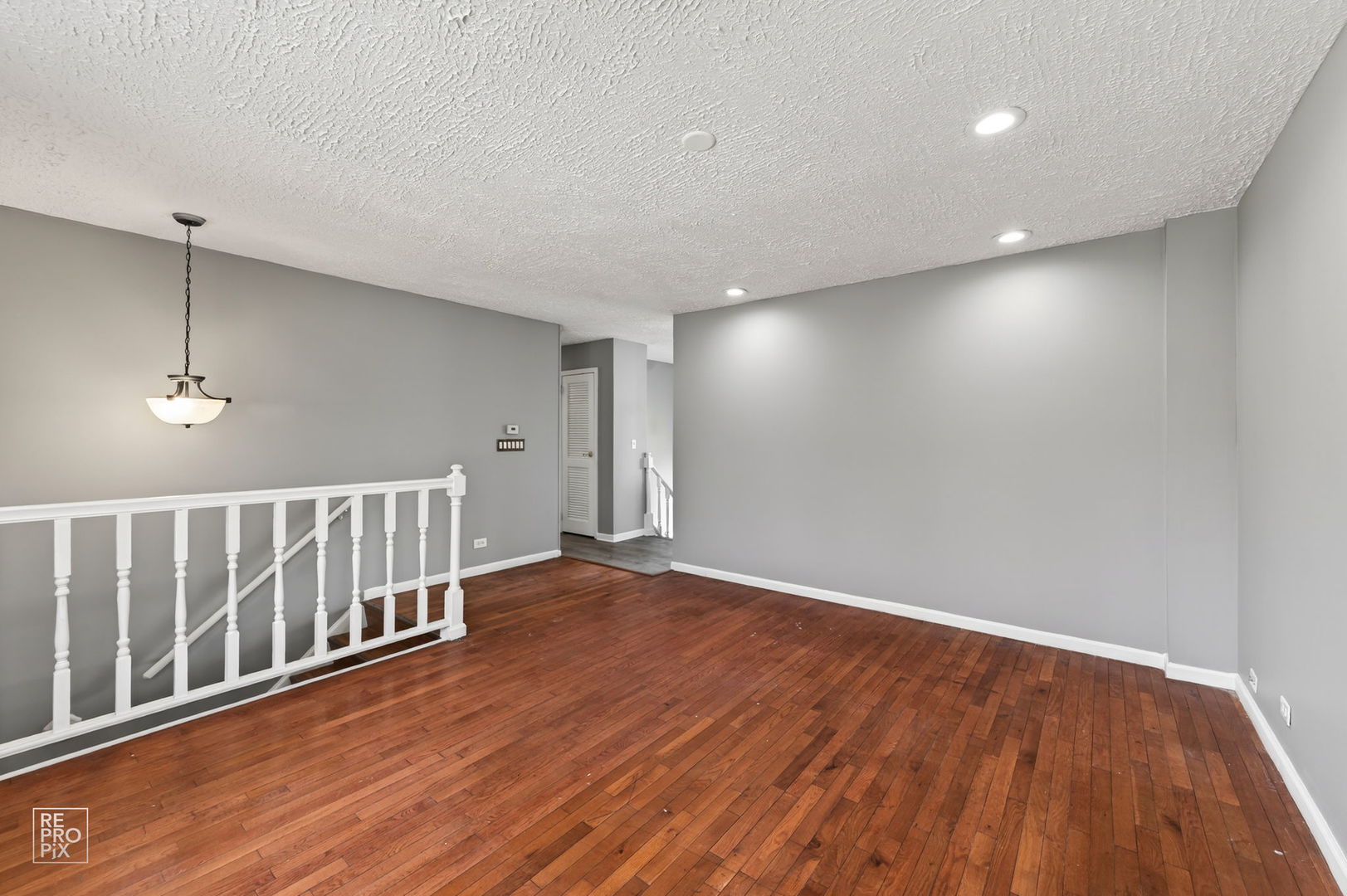 1013 SUNNYDALE Boulevard, Streamwood, IL 60107