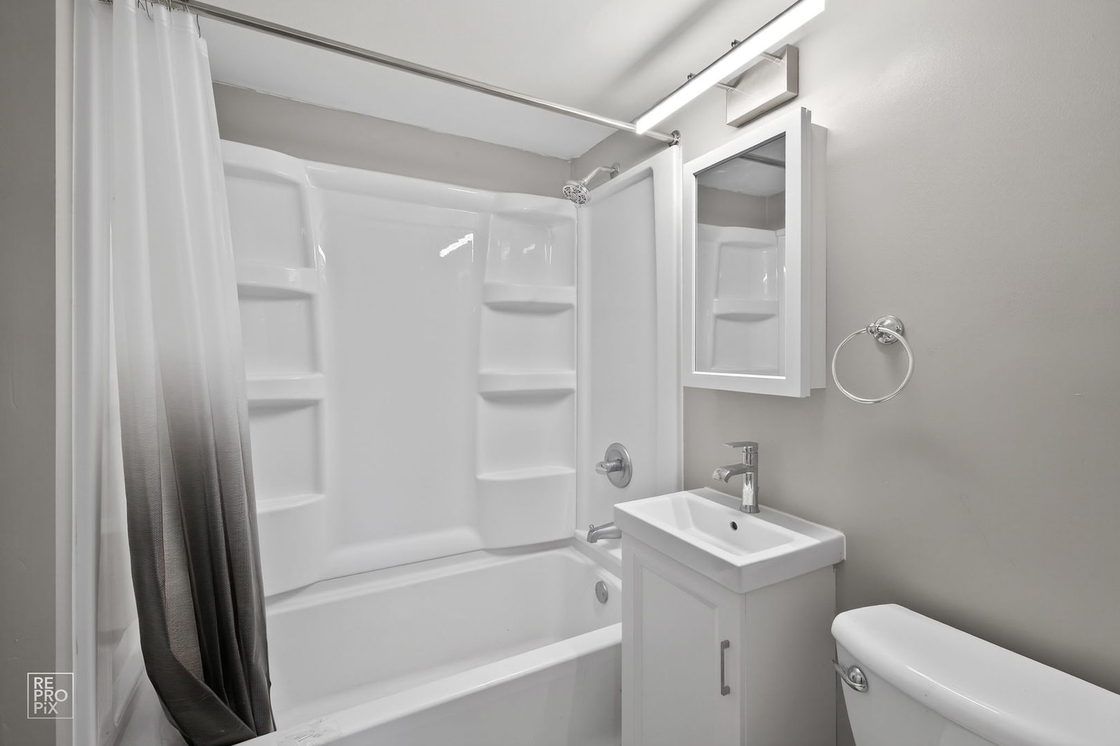 1013 SUNNYDALE Boulevard, Streamwood, IL 60107