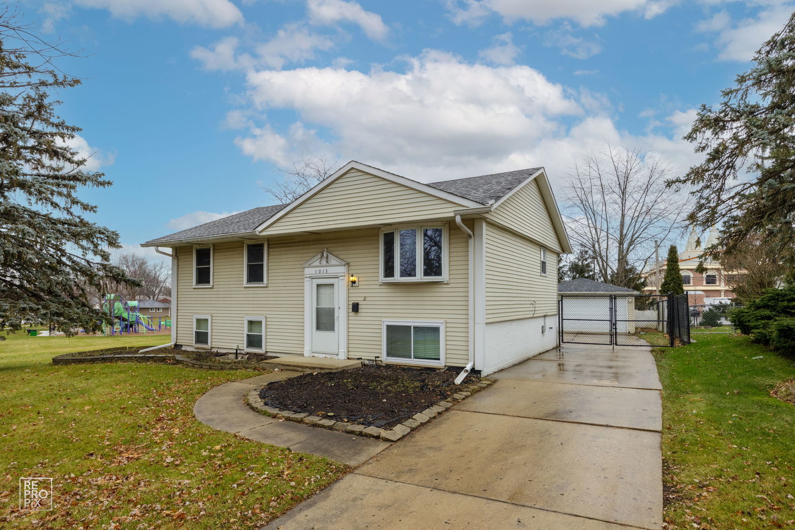 1013 SUNNYDALE Boulevard, Streamwood, IL 60107