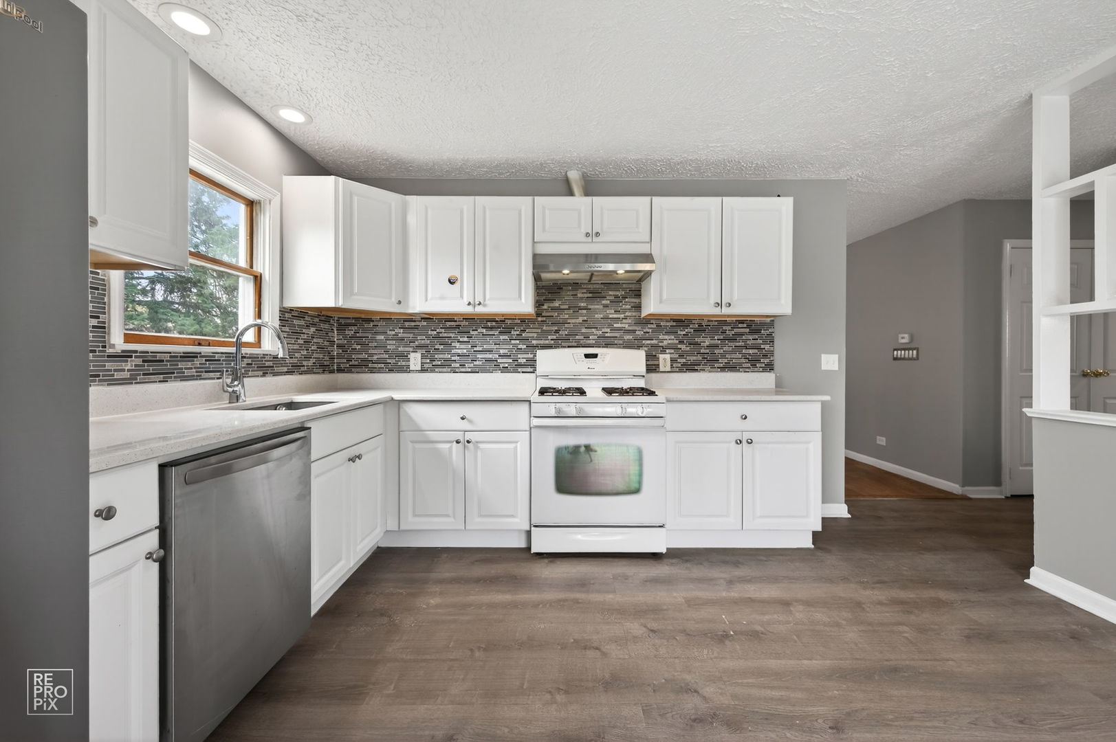 1013 SUNNYDALE Boulevard, Streamwood, IL 60107