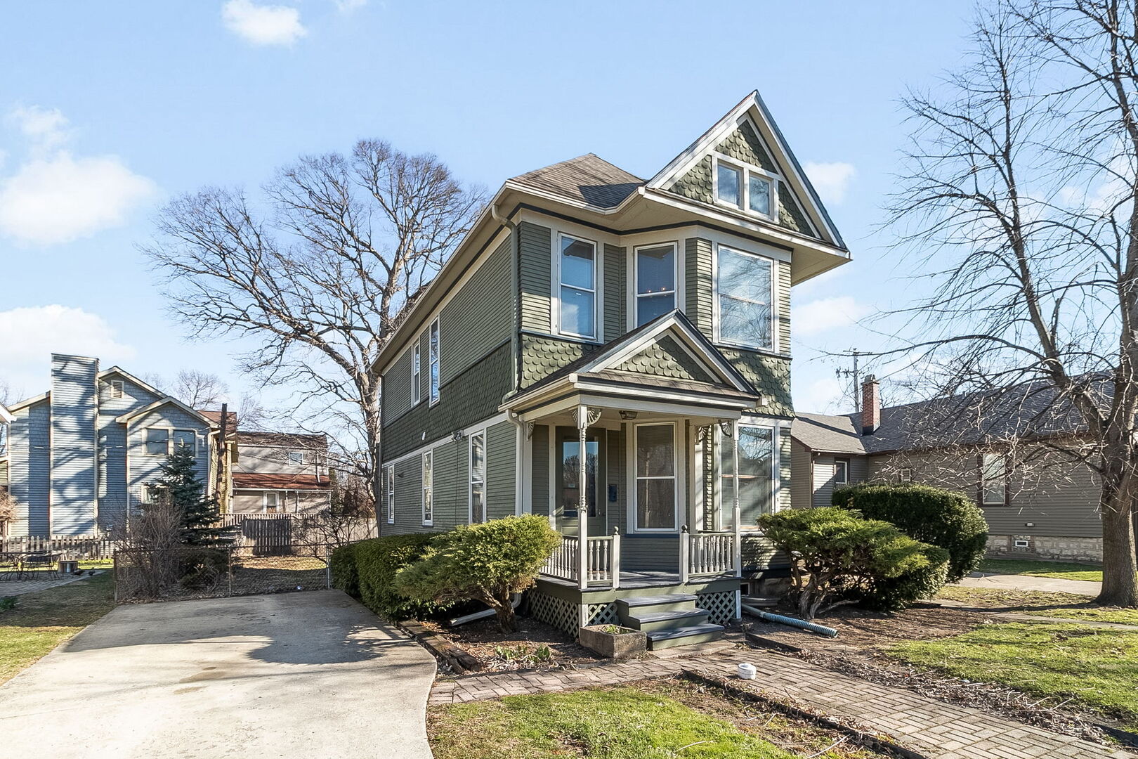 124 Forest Avenue, Riverside, IL 60546