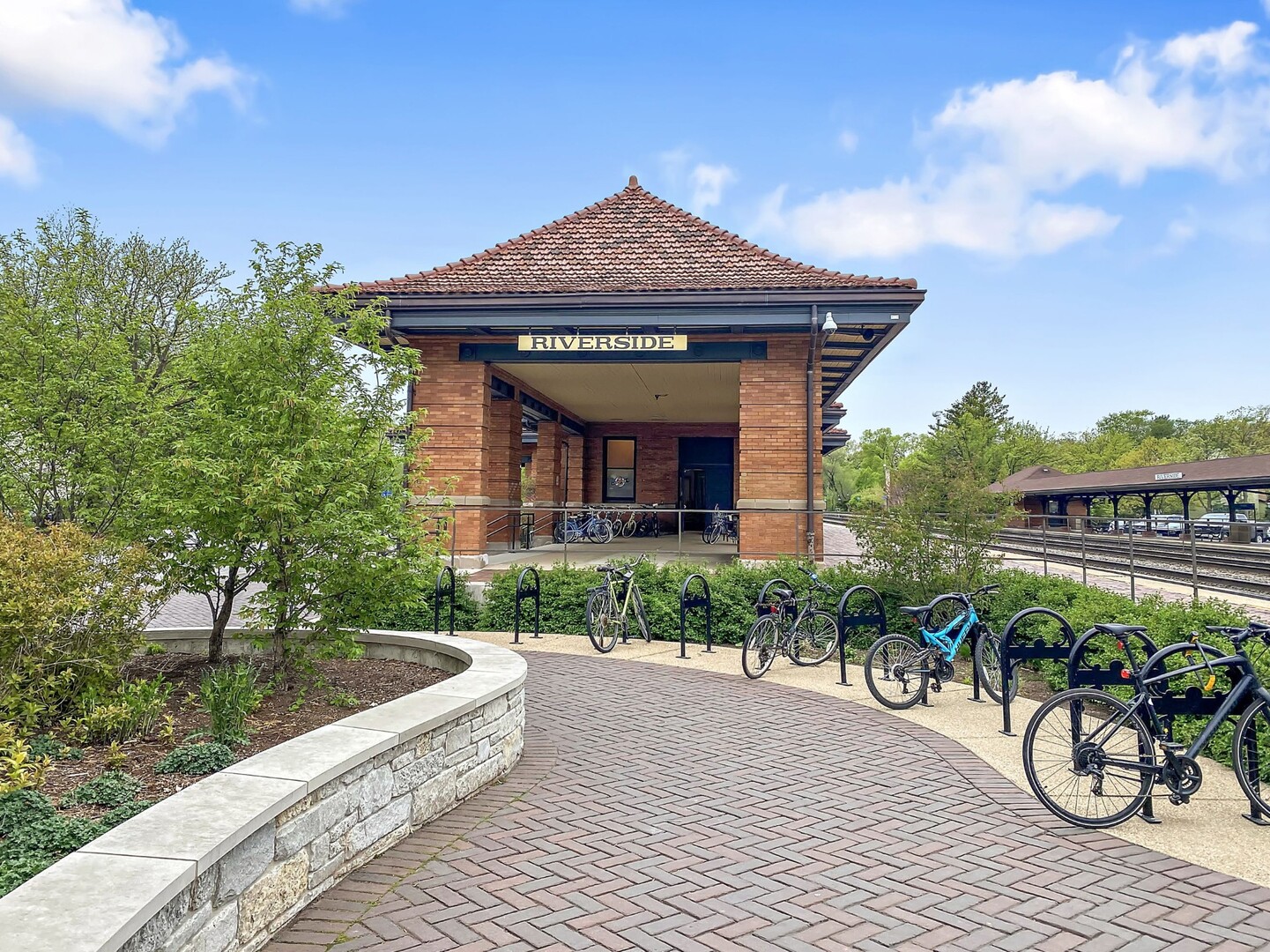 124 Forest Avenue, Riverside, IL 60546