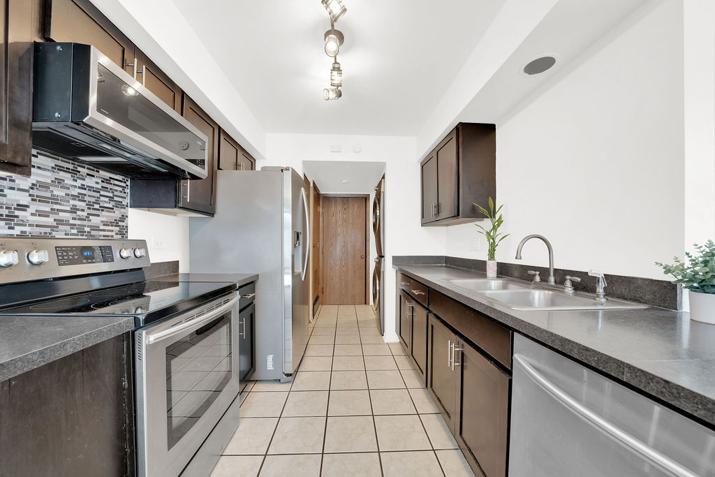 1390 N Knollwood Drive #1390, Palatine, IL 60067