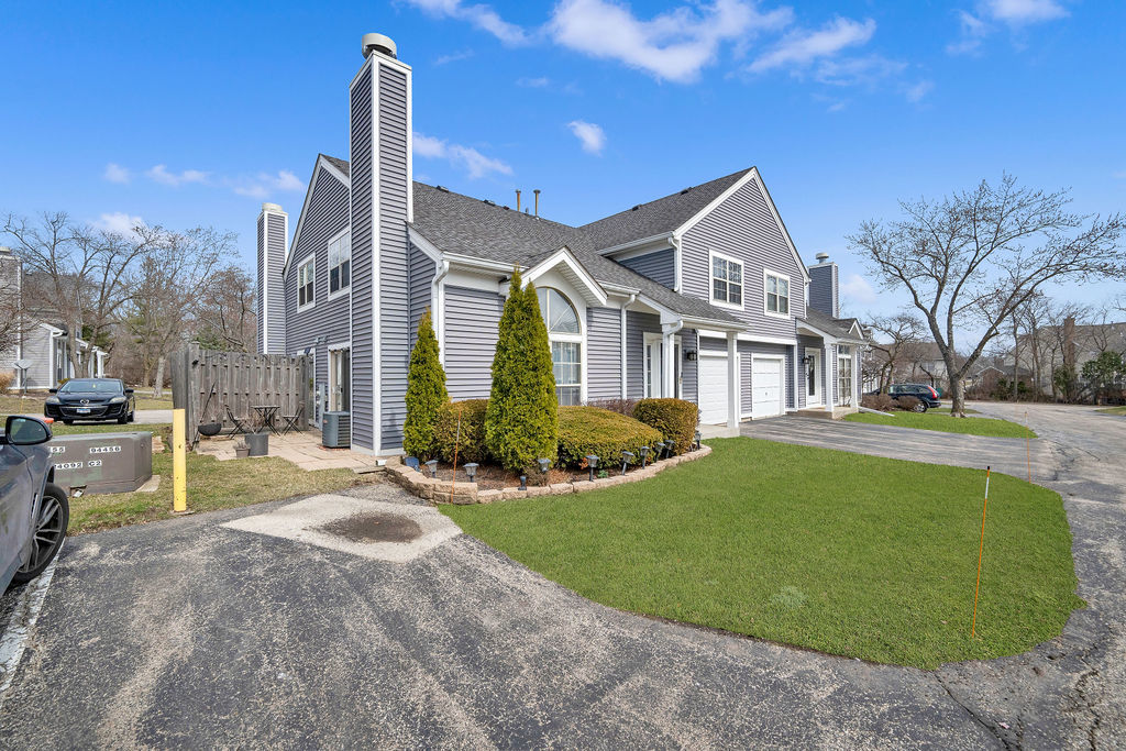 1390 N Knollwood Drive #1390, Palatine, IL 60067