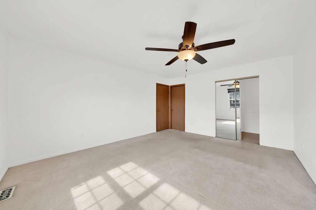 1390 N Knollwood Drive #1390, Palatine, IL 60067