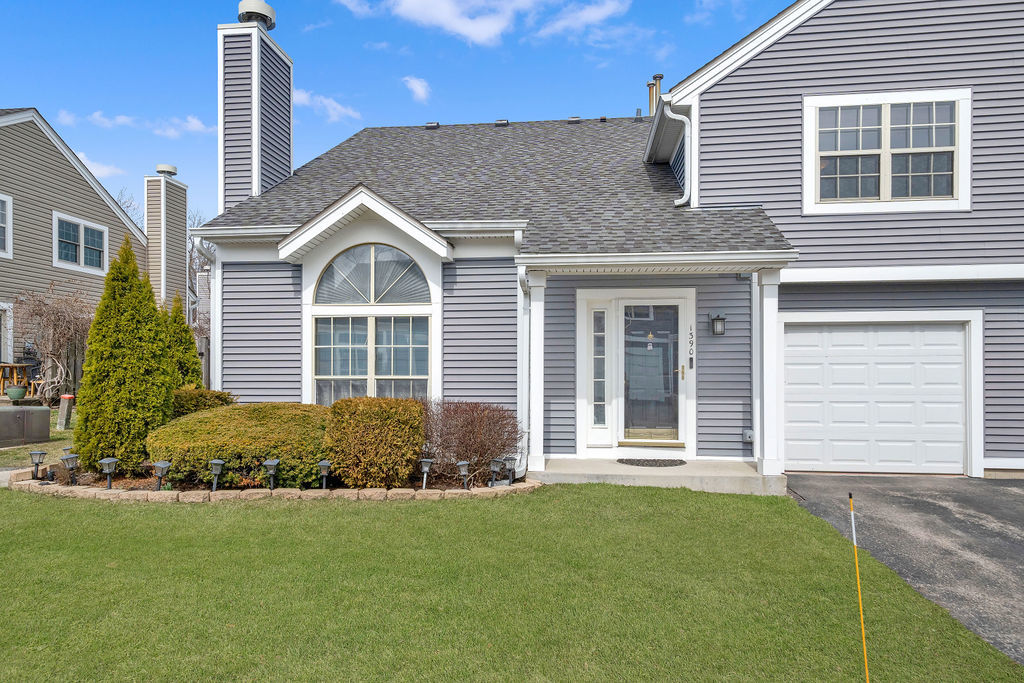1390 N Knollwood Drive #1390, Palatine, IL 60067