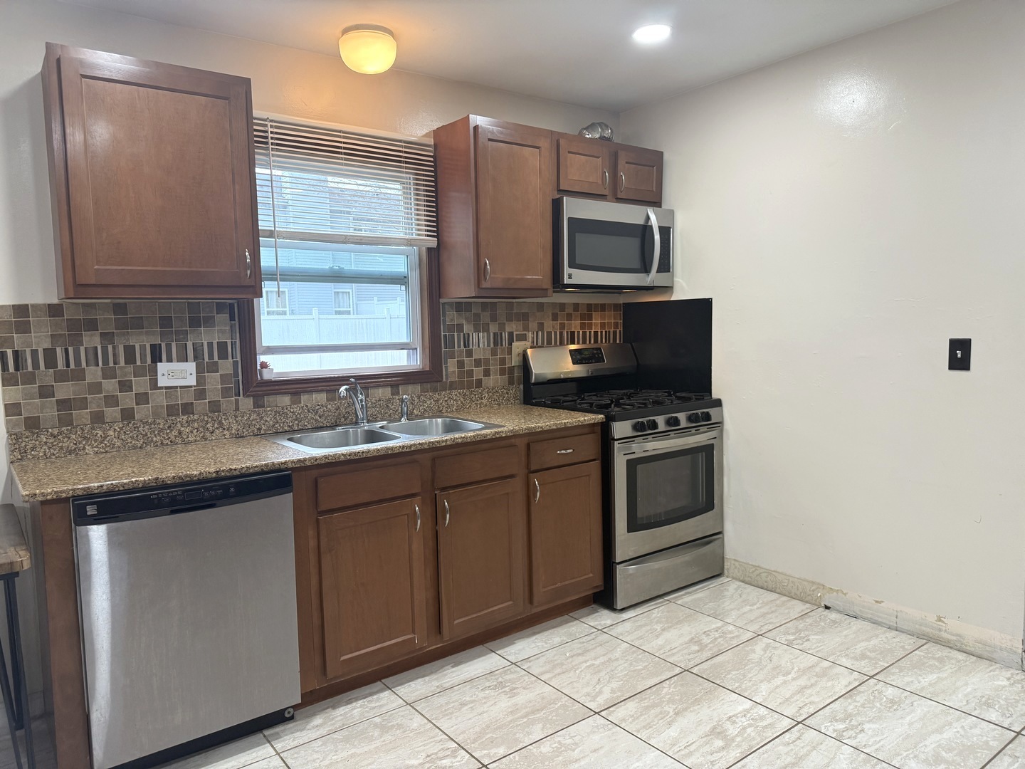 39 Dennison Drive, Glendale Heights, IL 60139