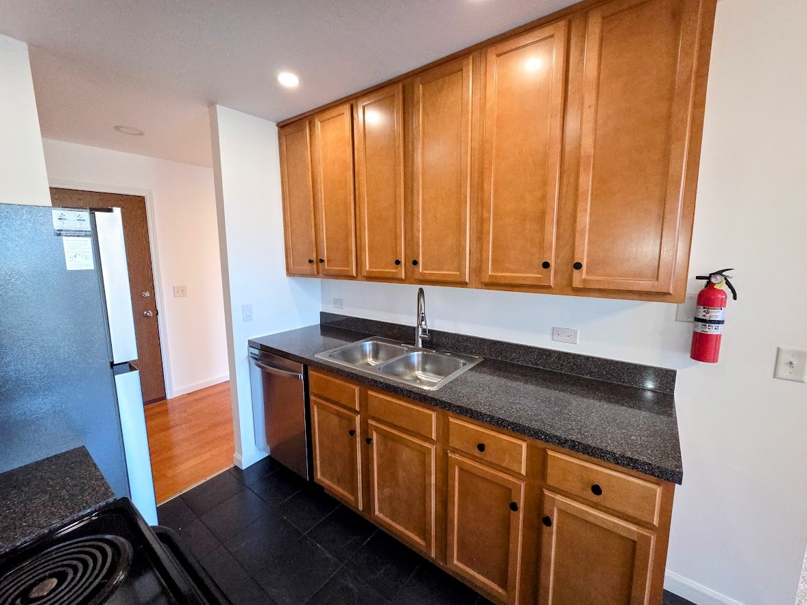 5950 Oakwood Drive #2D, Lisle, IL 60532